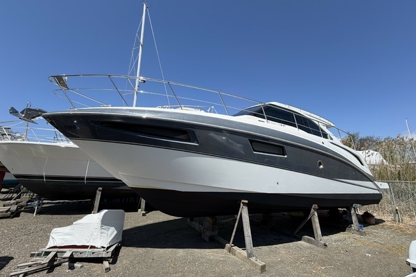 2016 Cruisers Yachts 41 Cantius