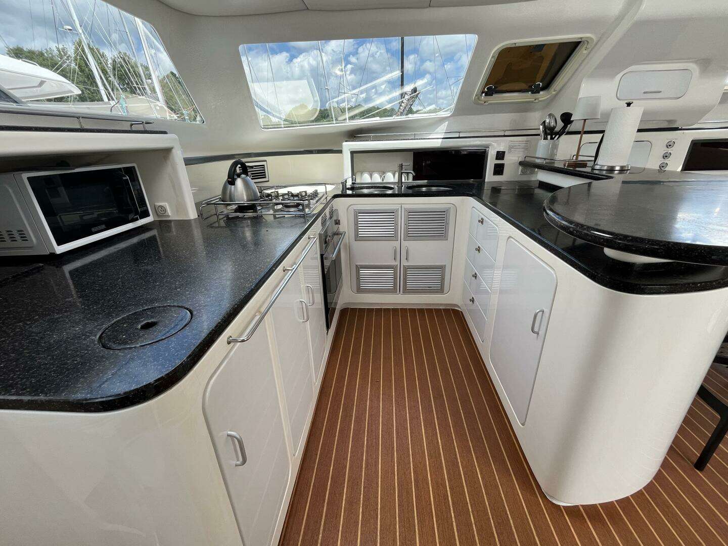 2013 Voyage Yachts 520 - Image 38