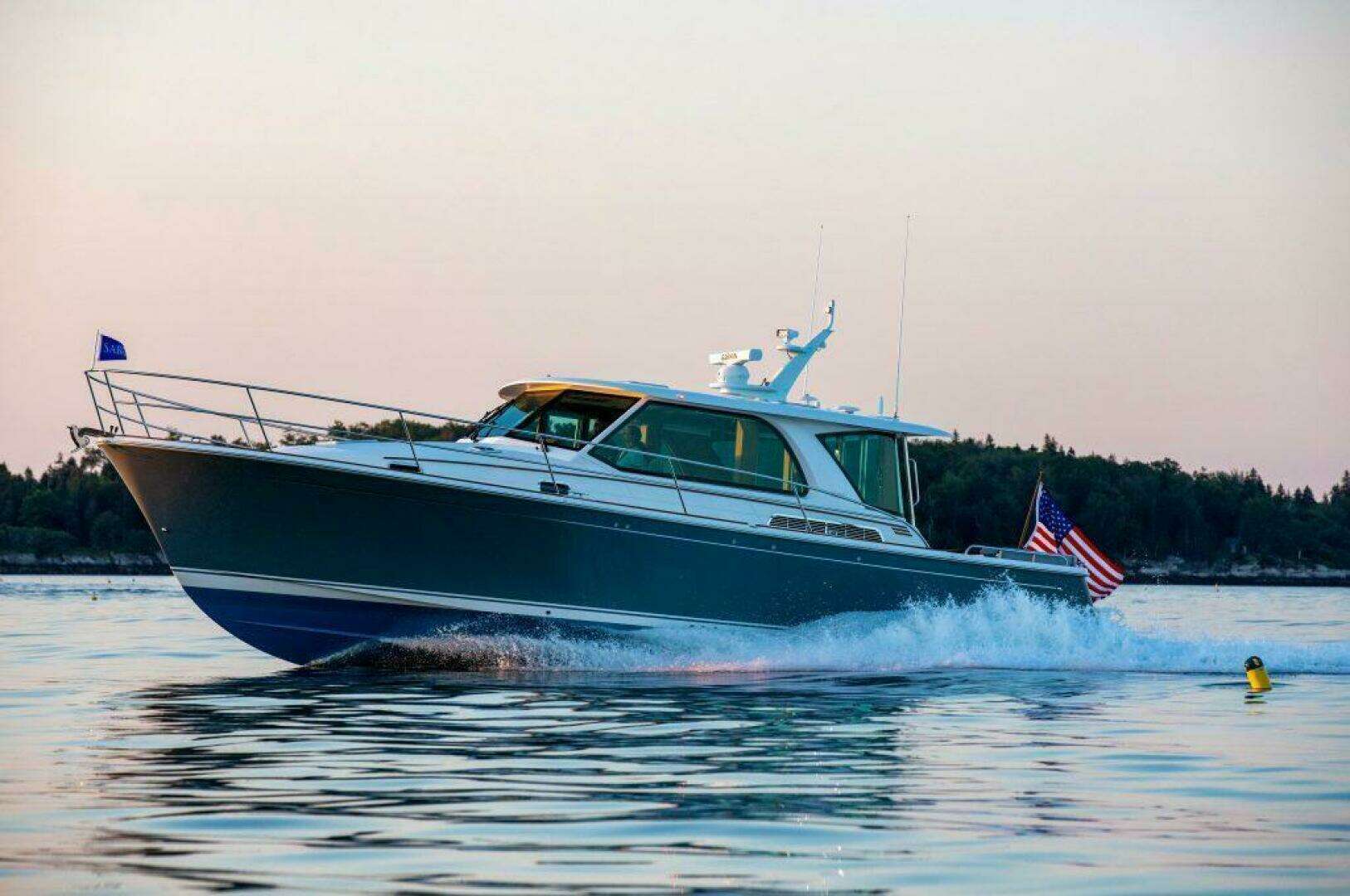 2027 Sabre 43 Salon Express - Image 3