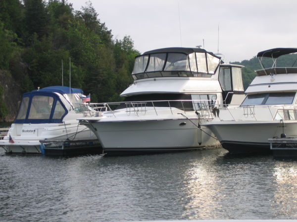 1990 Carver 3608 Aft Cabin Motor Yacht