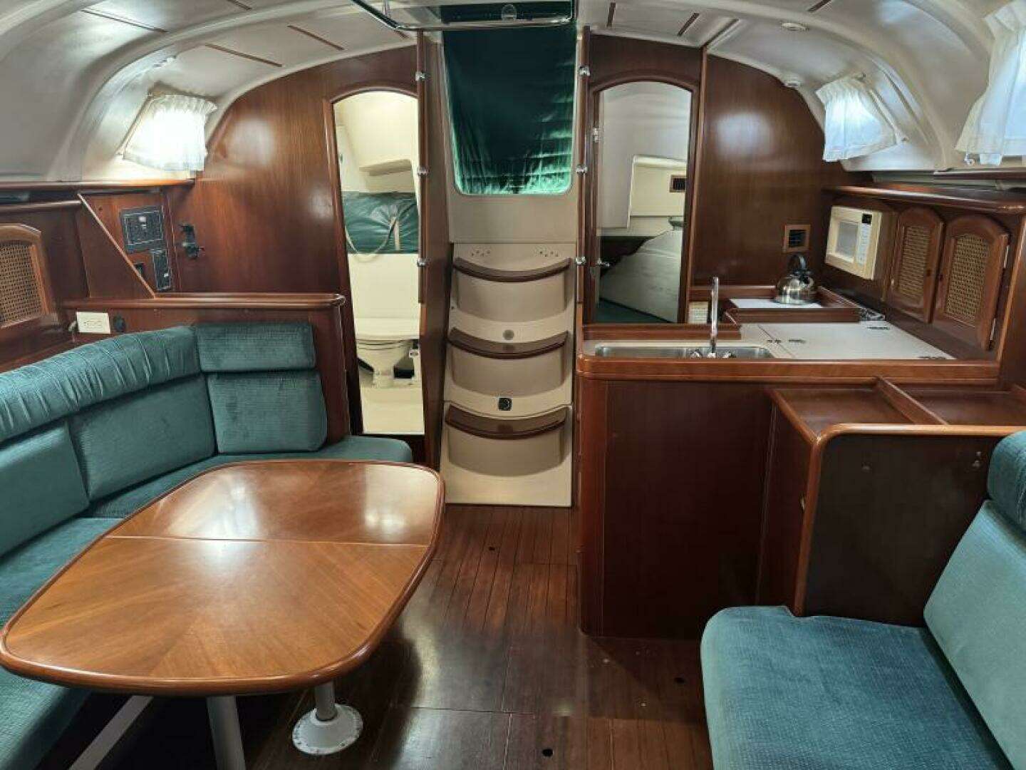 1999 Beneteau 381 - Image 24