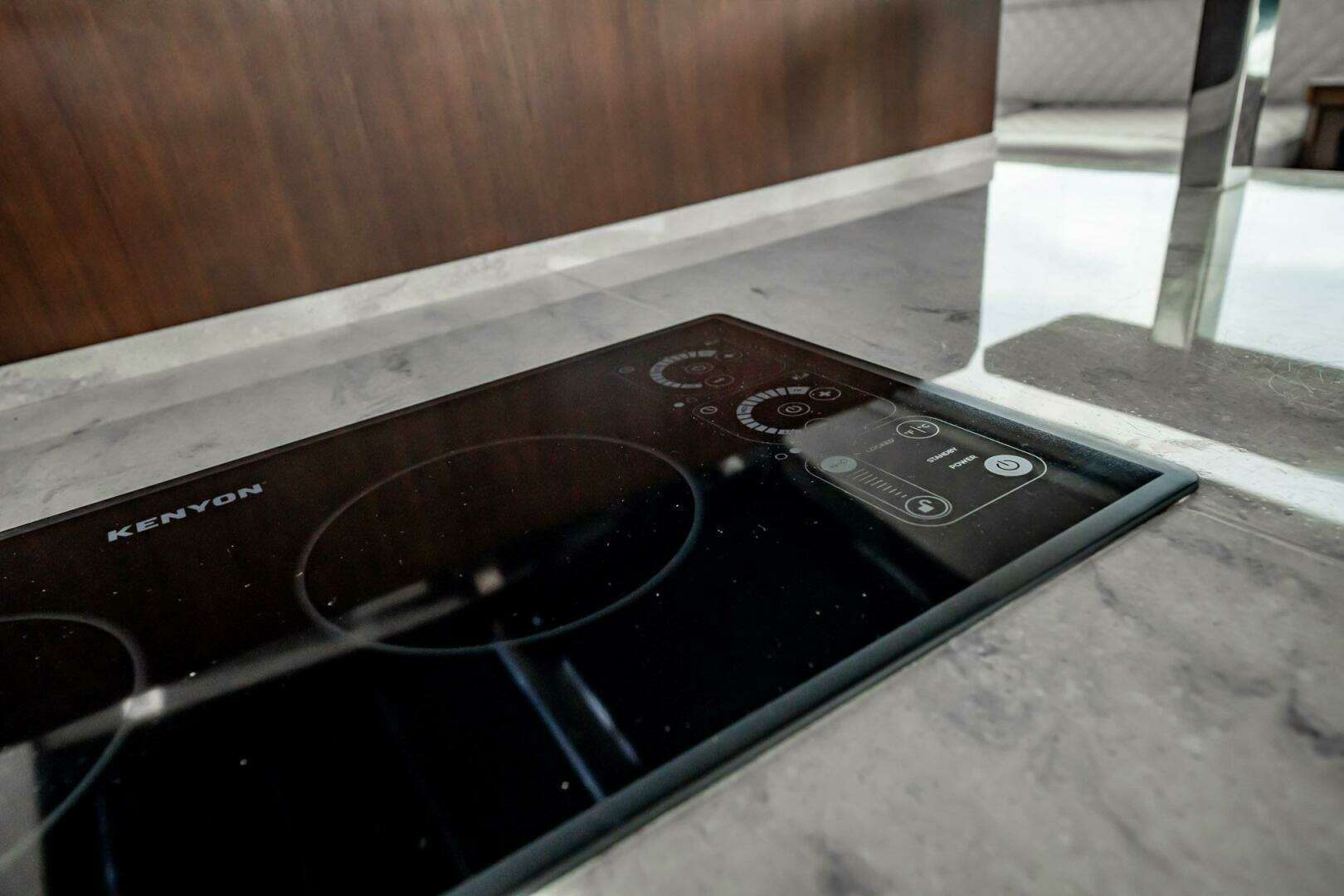2017 Galeon 510 Skybridge - Image 14