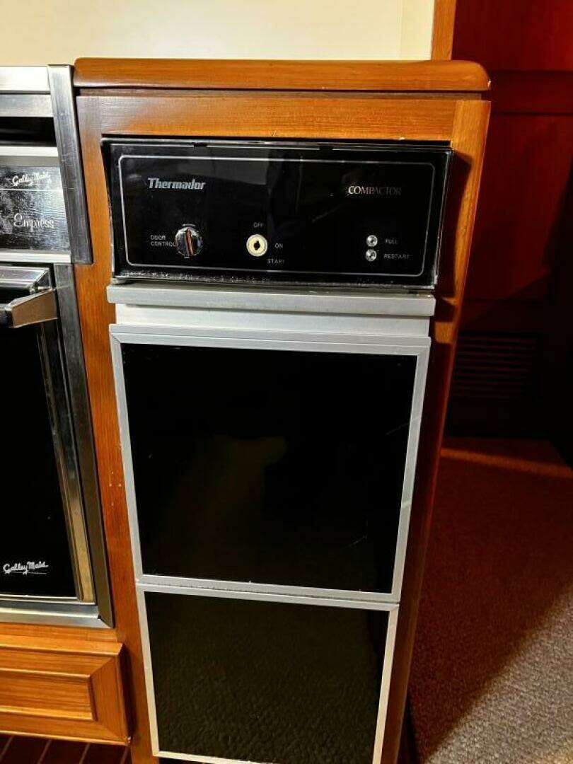 1989 Hi-Star 48 Sundeck - Image 38