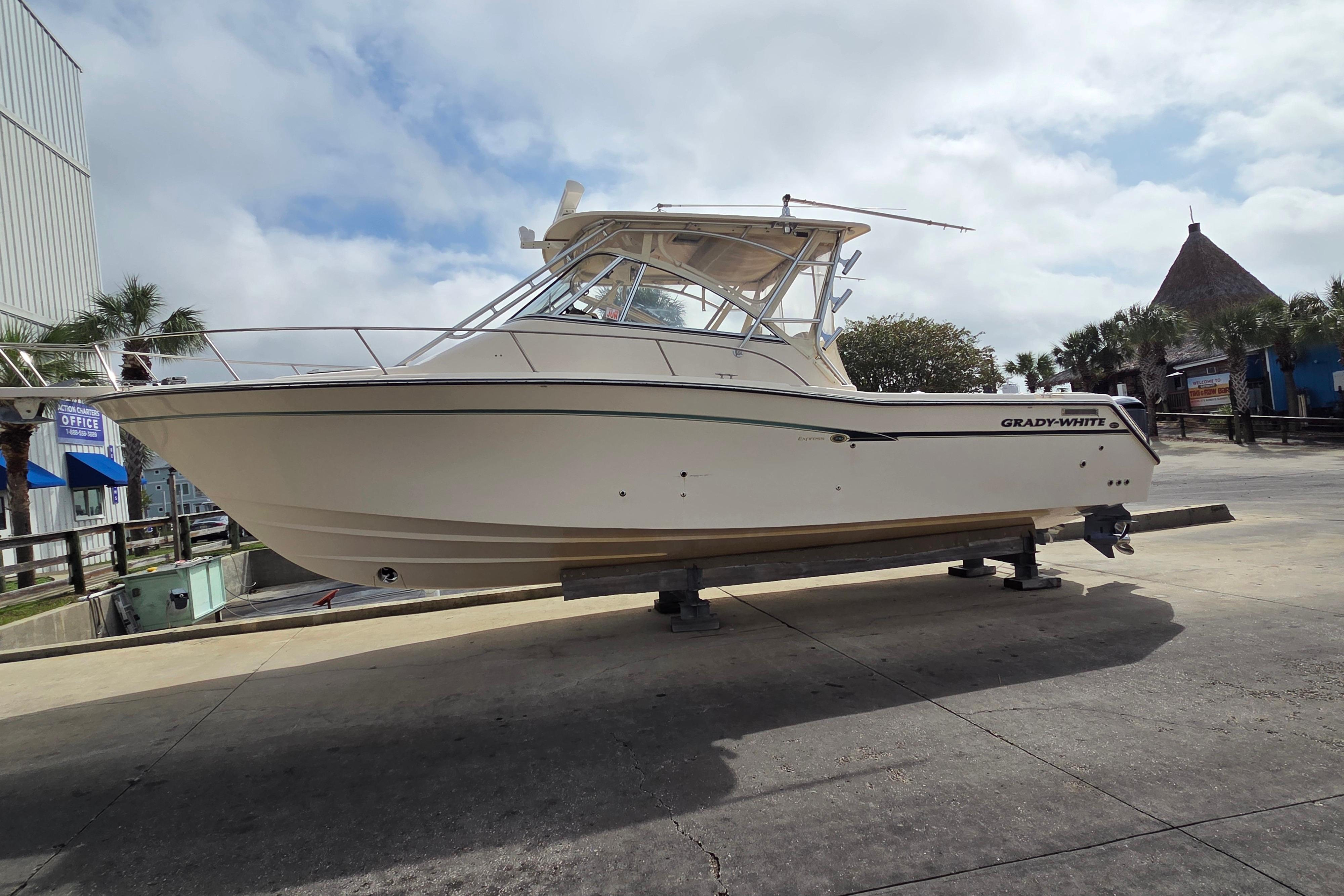2013 Grady-White Express 330