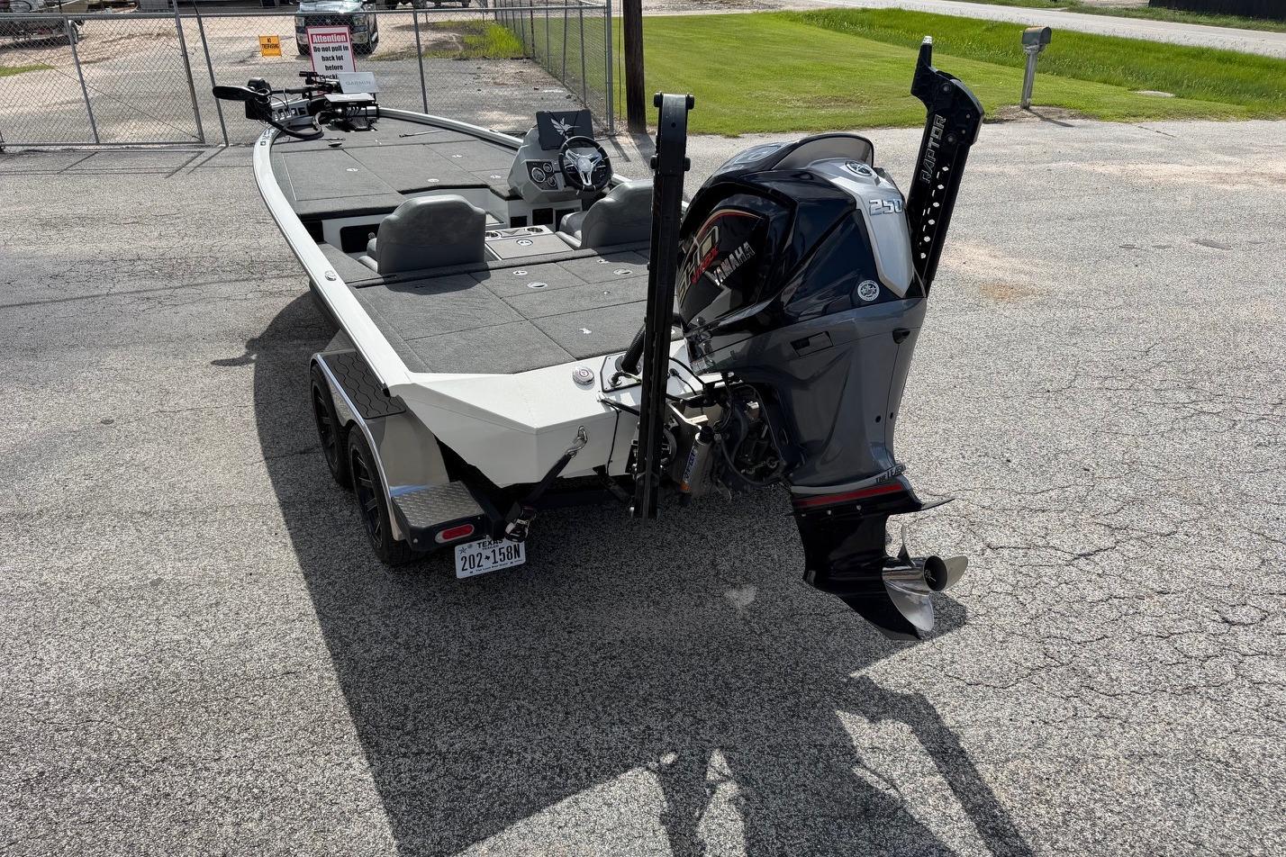 2024 Avid 21 XB Elite boat with Yamaha outboard motor on a trailer.