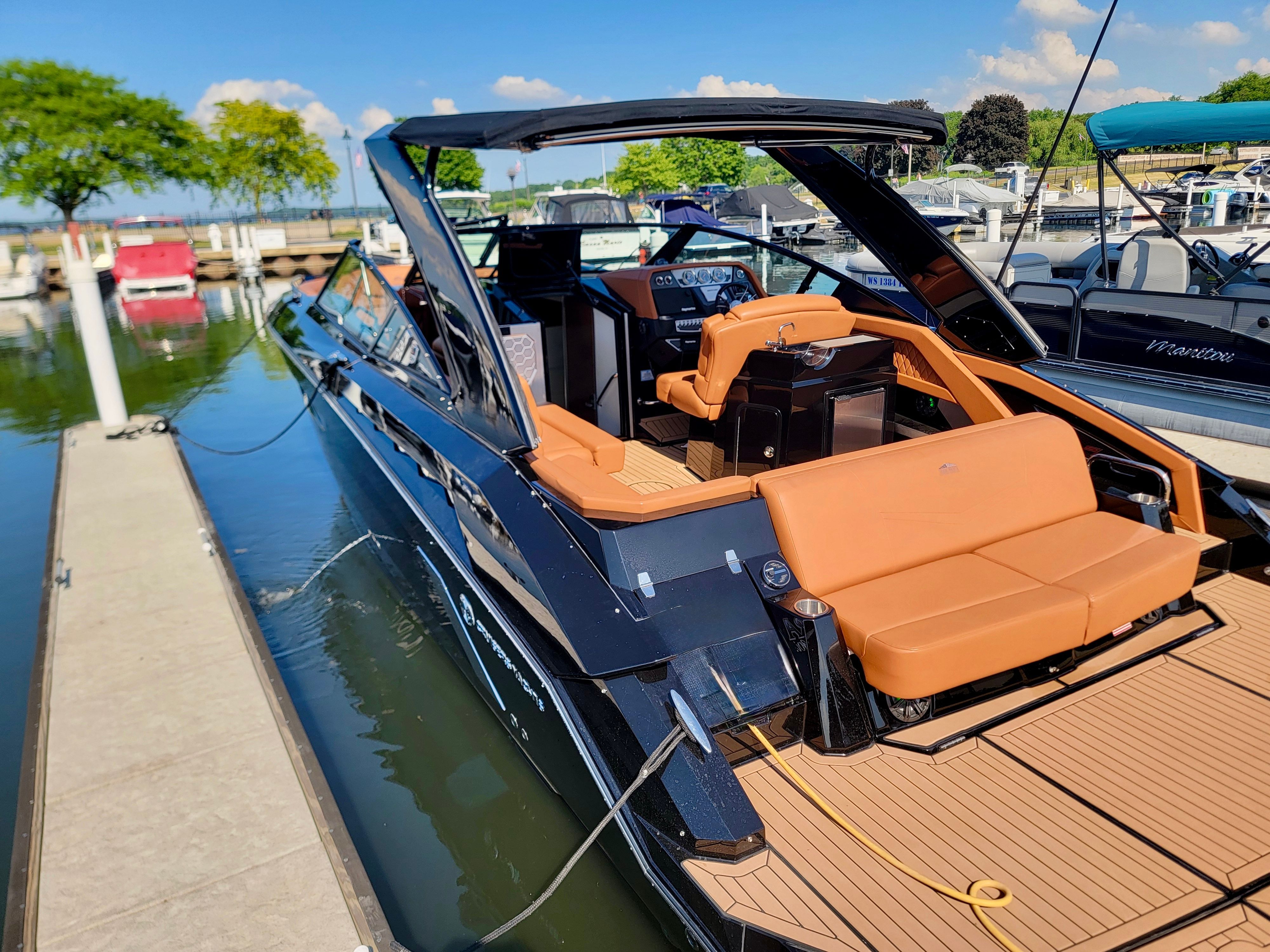 2020 Cruisers Yachts 338 CX South Beach Bow Rider - 3