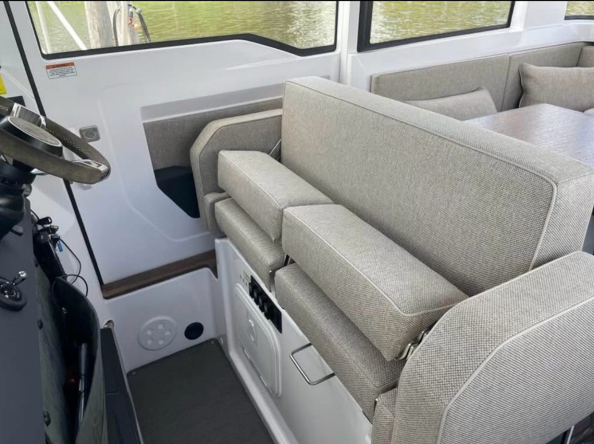 2023 Axopar 37 Brabus Cross Cabin - 9