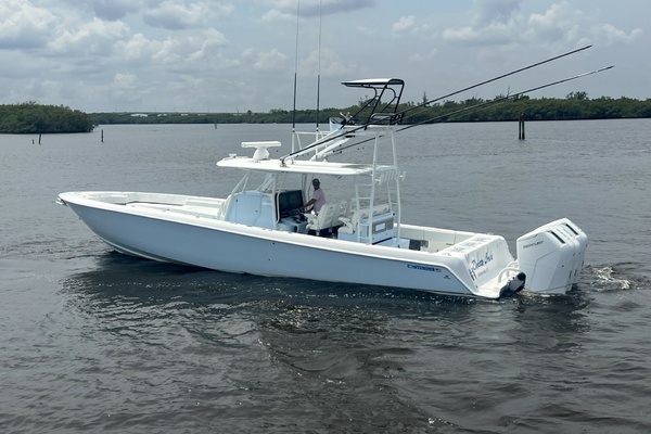 2023 Contender Center Console