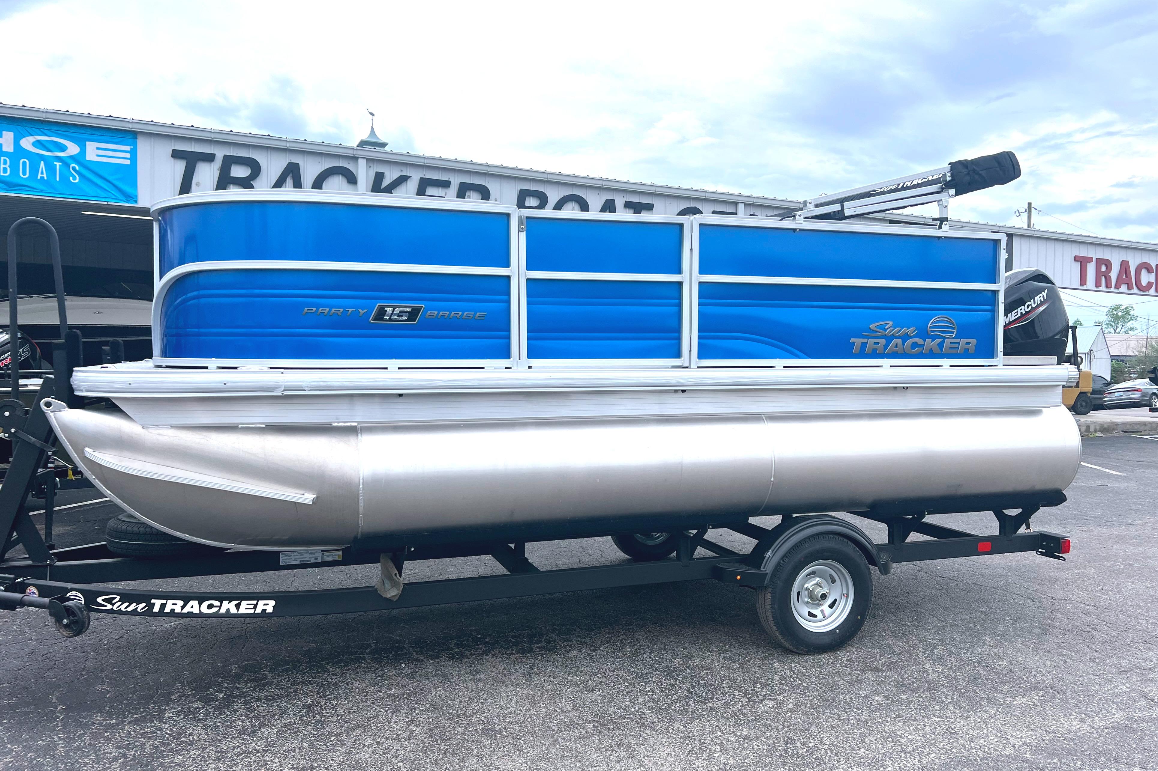 2026 Sun Tracker Party Barge 16 DLX