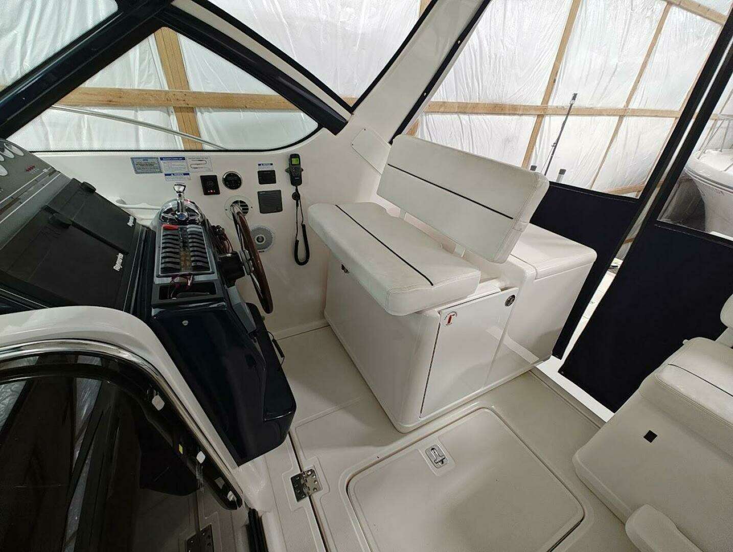 2005 Tiara Yachts 3200 OPEN - Image 7