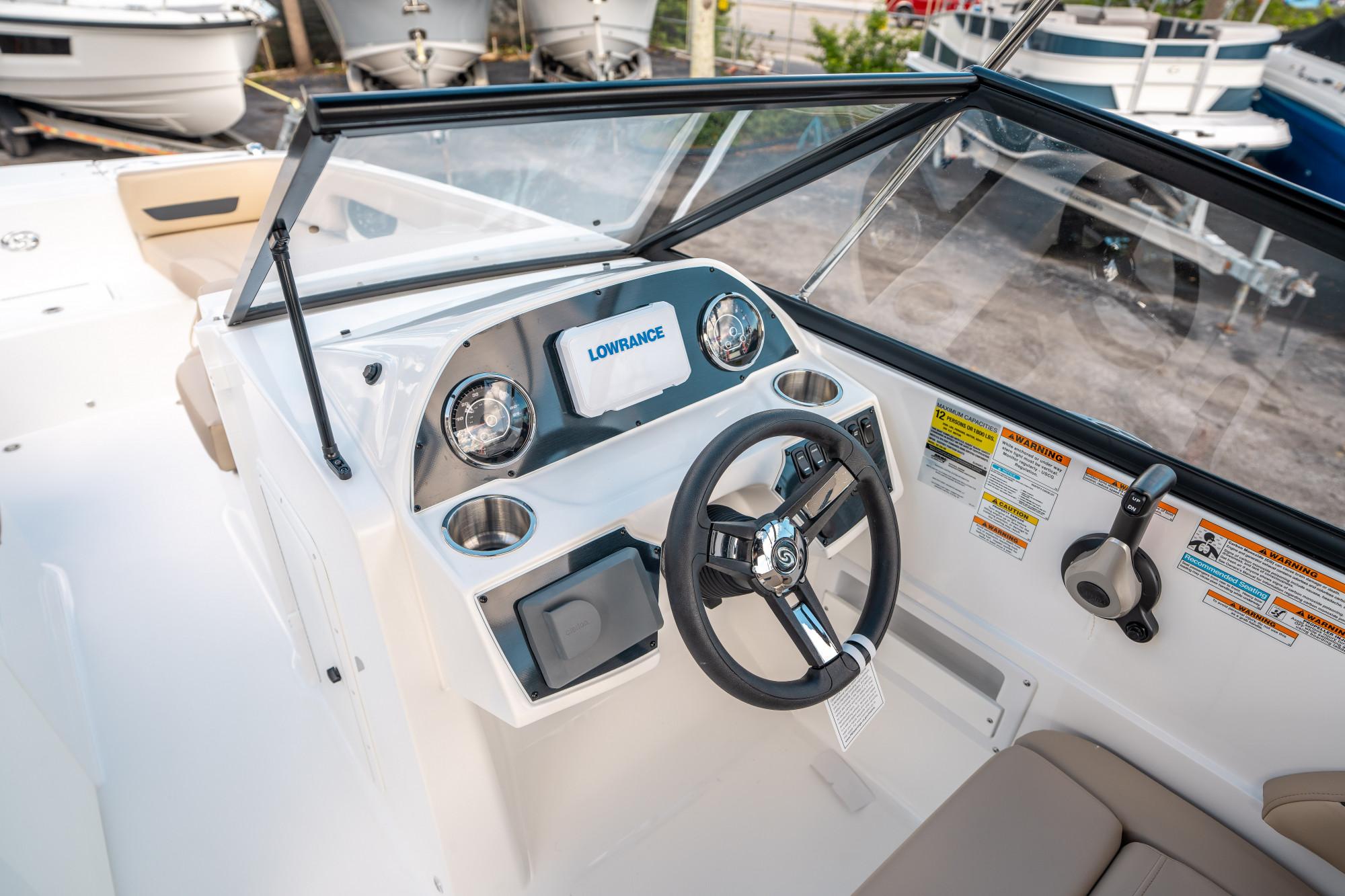 2025 Hurricane SunDeck 235 OB - 21