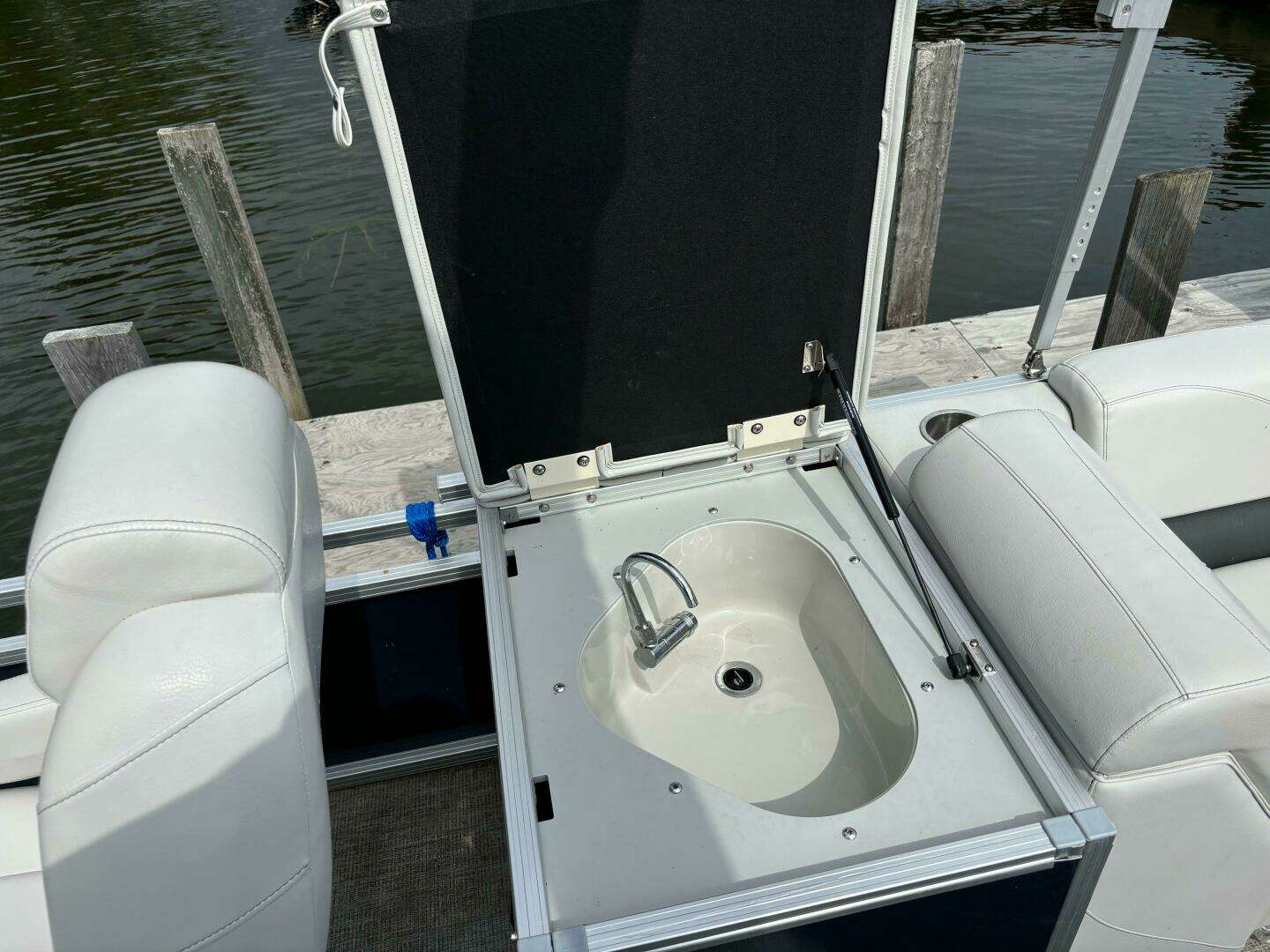 2022 Tahoe GT2585 Center Console Fishing Tritoon - Image 14