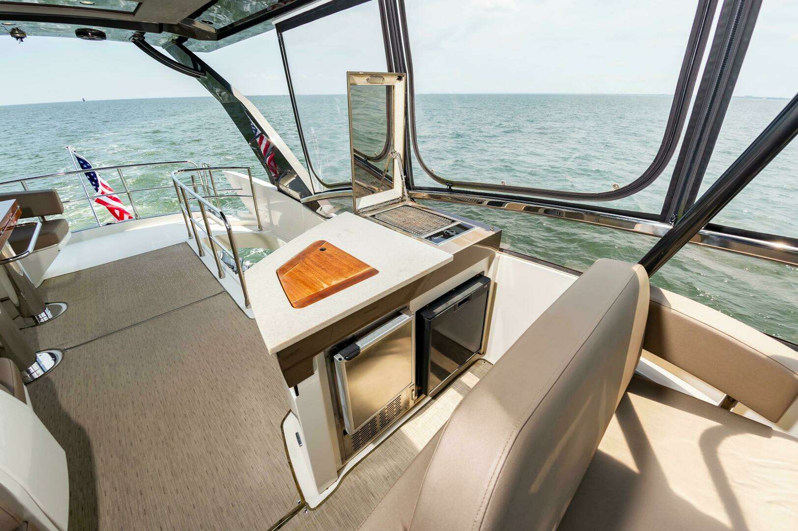 2013 Marquis 63 Sport Yacht - Image 15