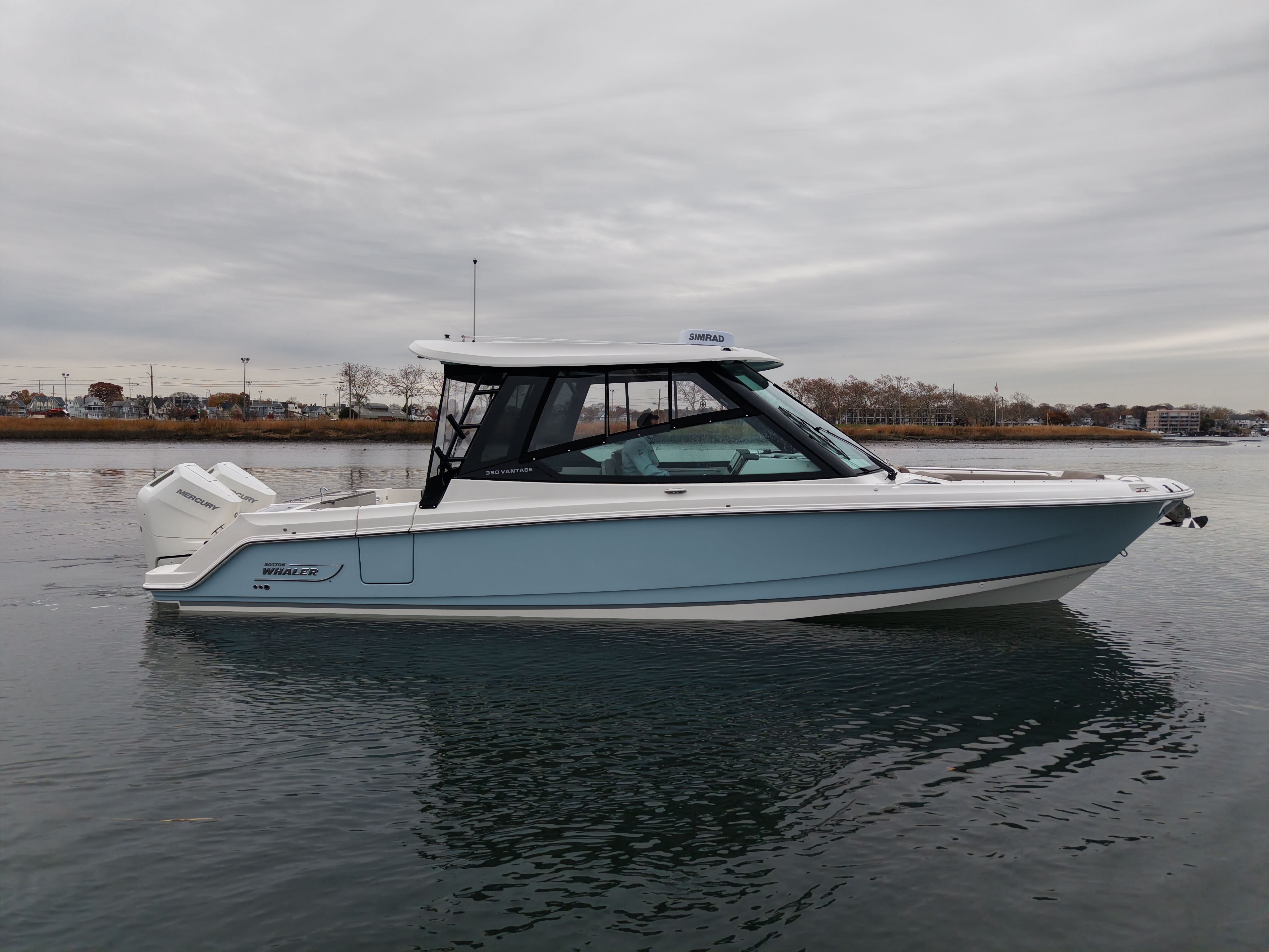 2026 Boston Whaler 330 Vantage
