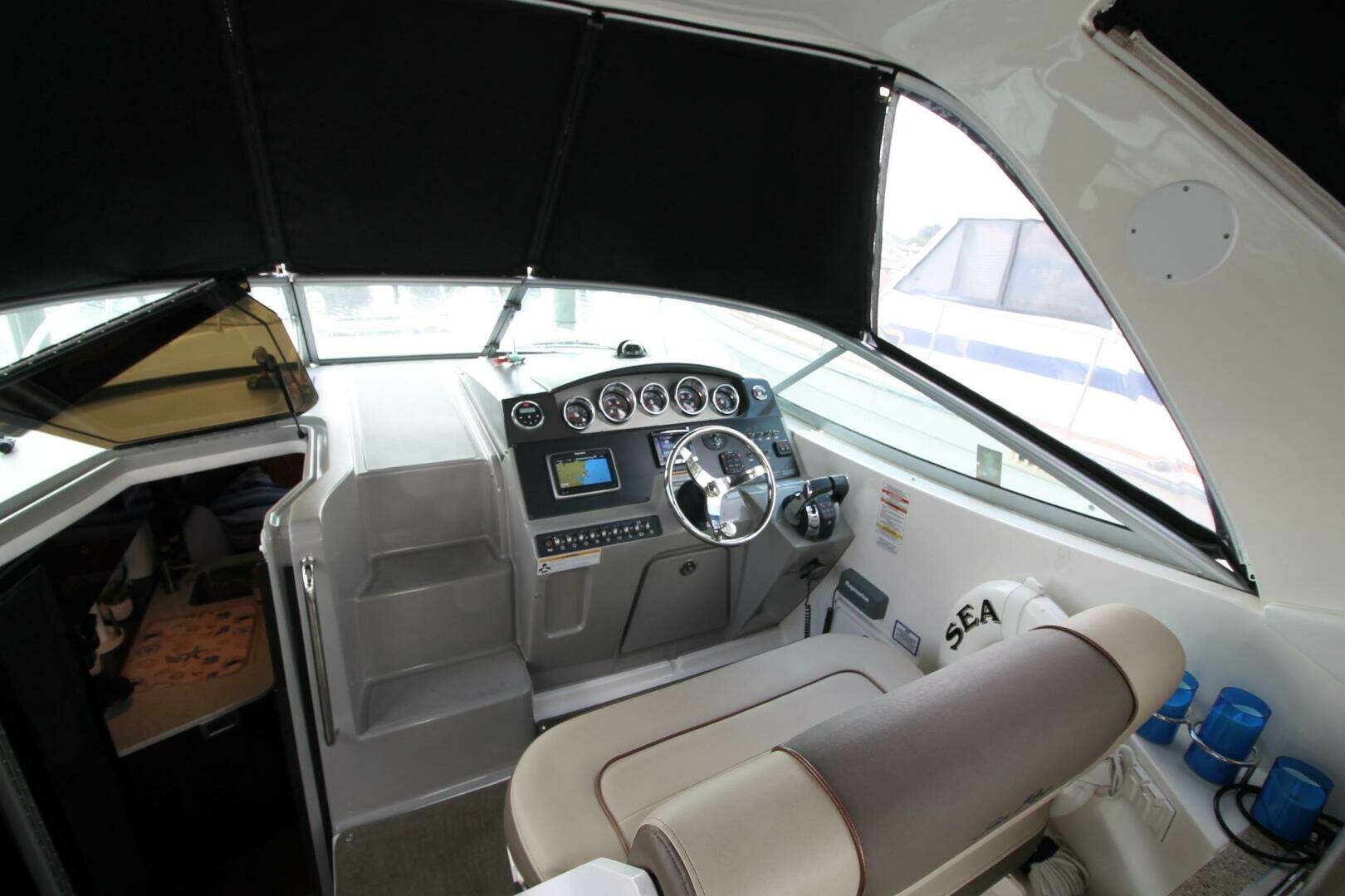 2015 Sea Ray 310 Sundancer - Image 7