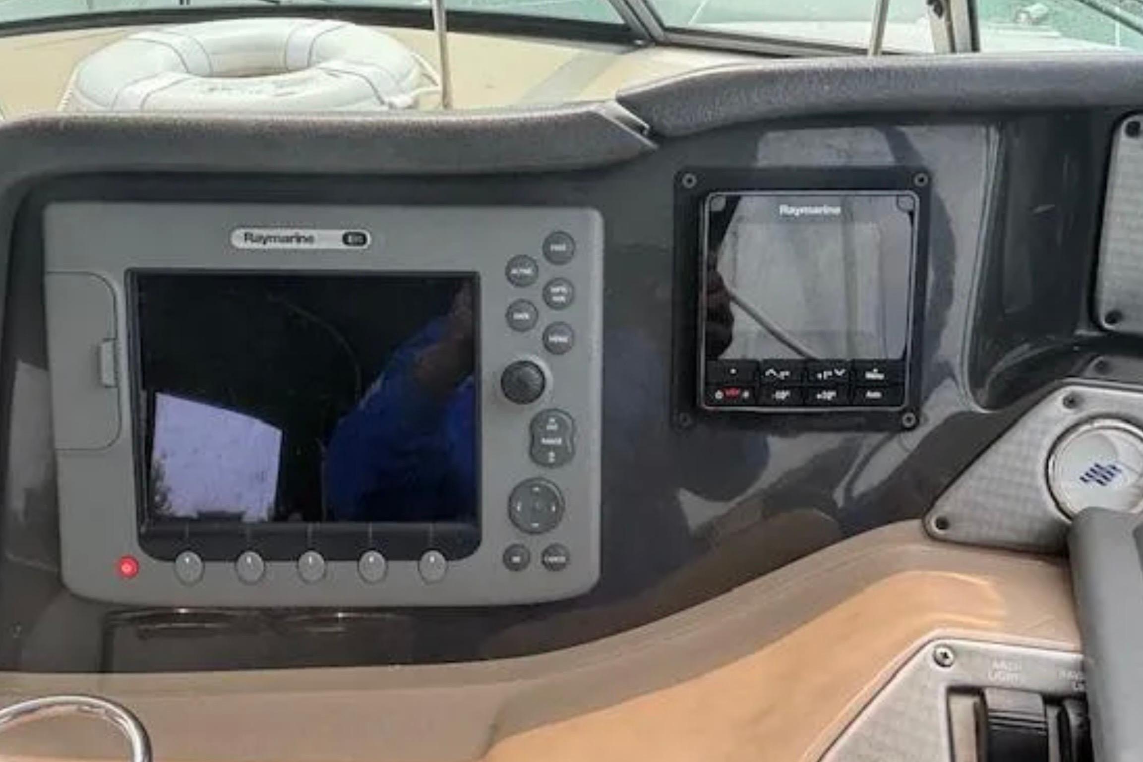 Control panel of 2007 Four Winns 378 Vista boat with Raymarine displays.