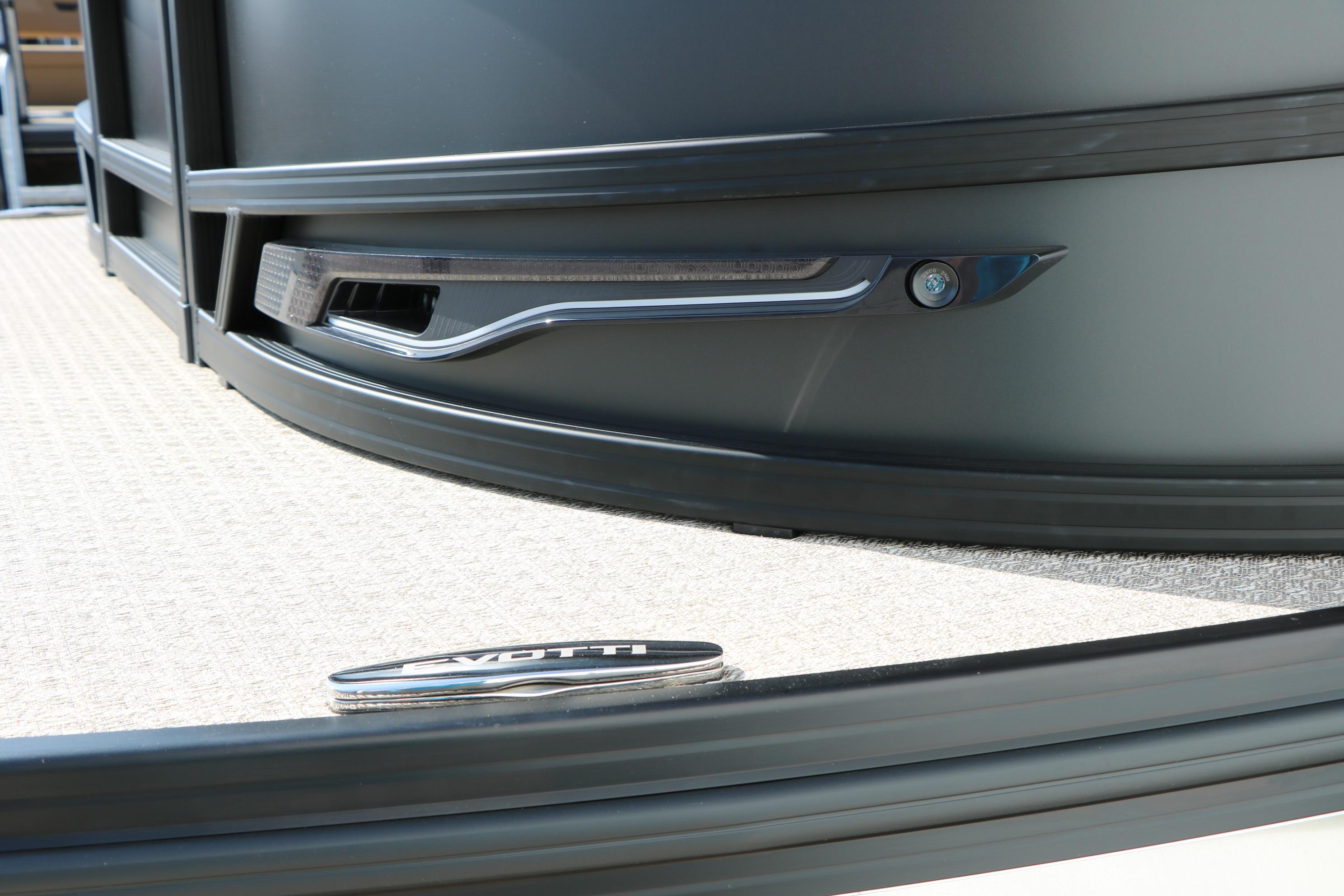 2026 Evotti 723CS boat detail with sleek design and modern features.