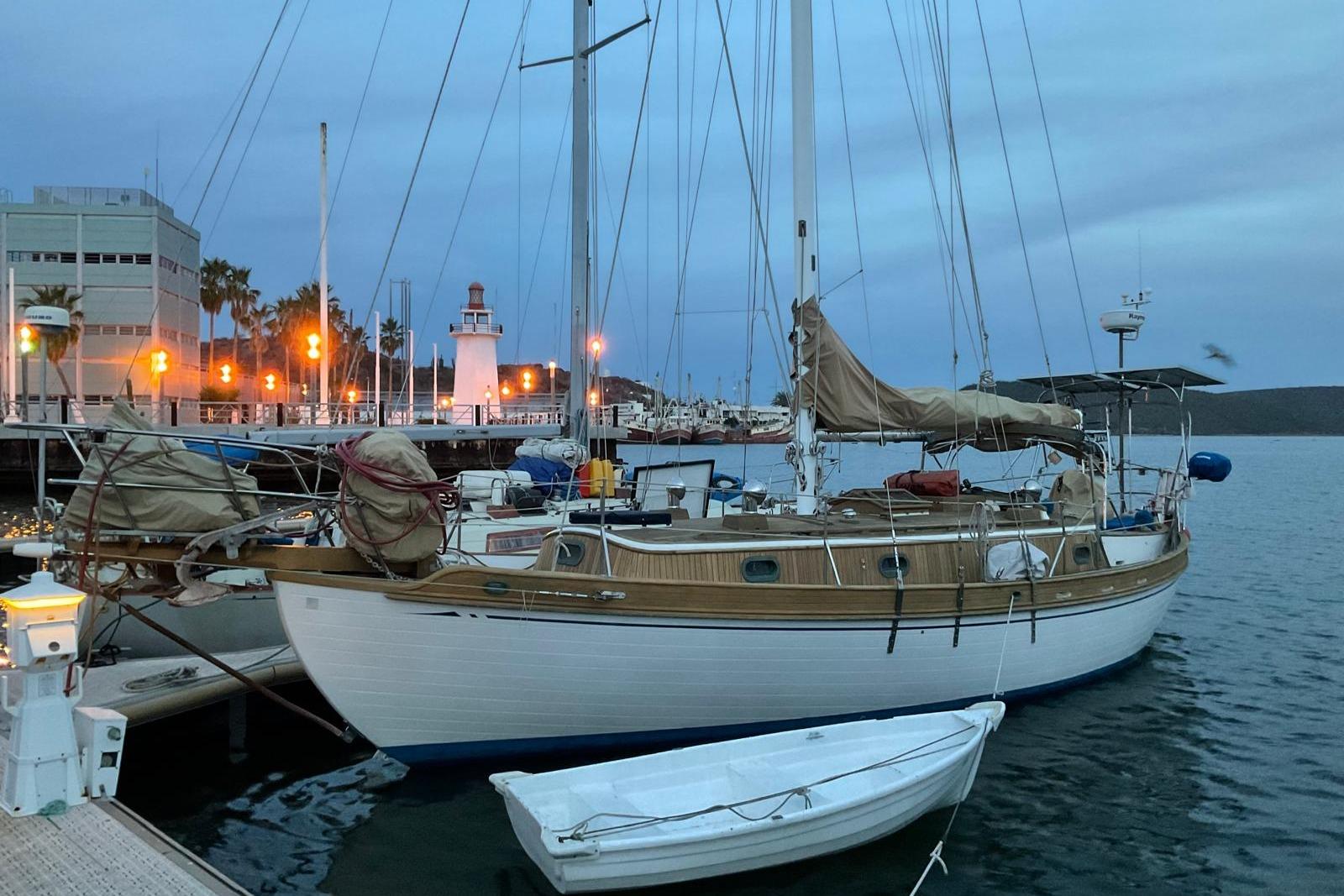 1983 Tayana 37
