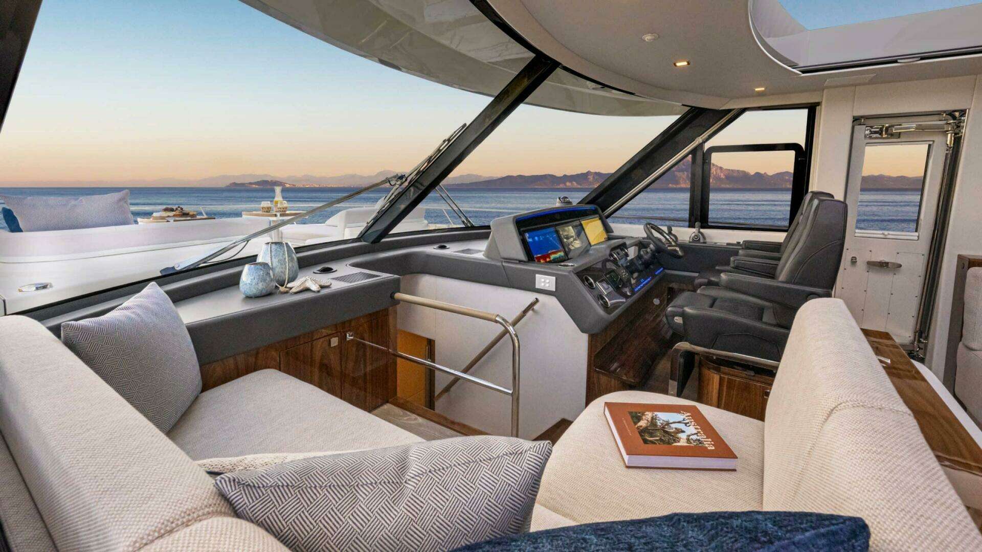2026 Riviera 6800 Sport Yacht Platinum Edition - Image 17