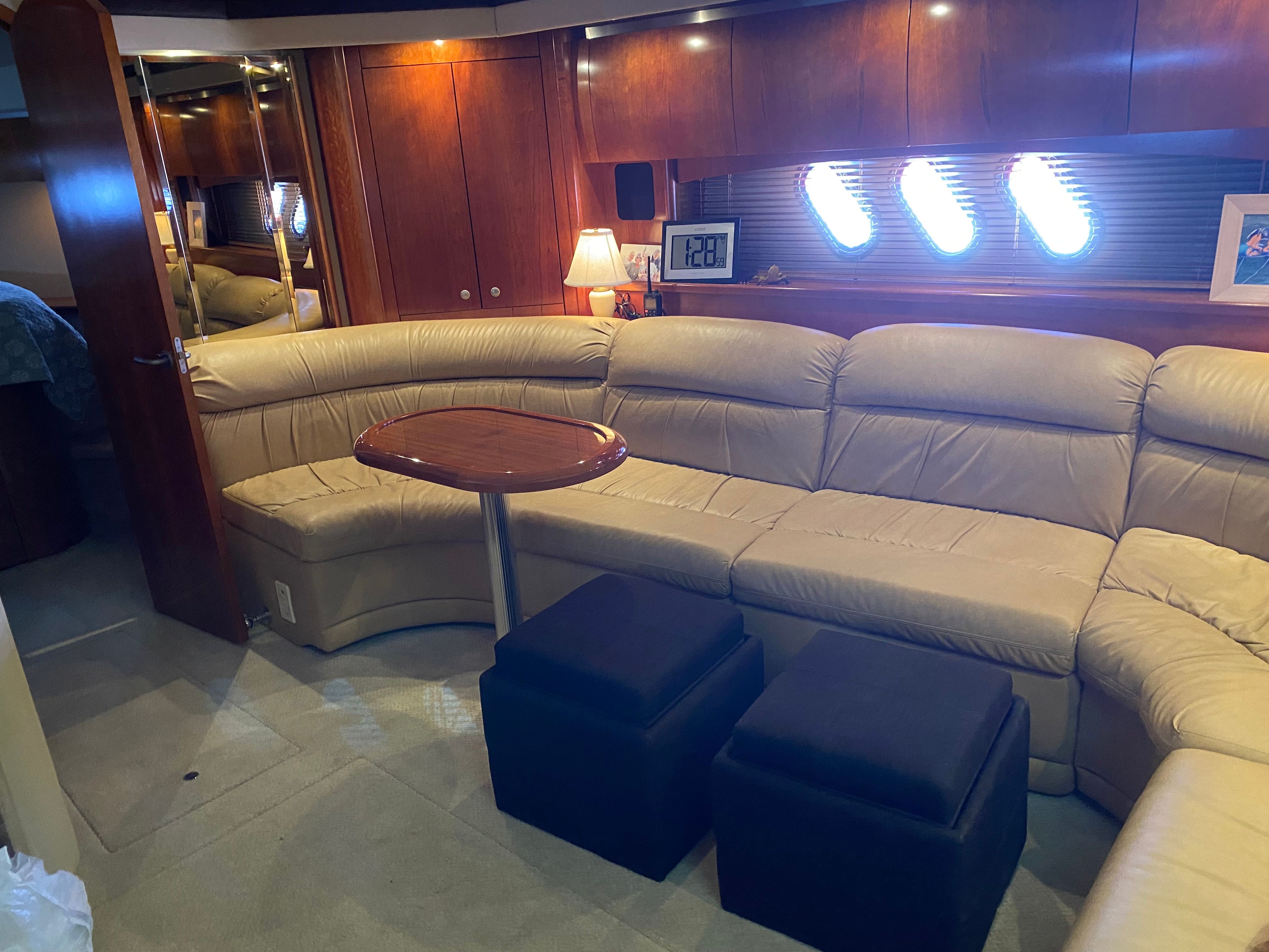 2009 Cruisers Yachts 520 Sports Coupe - 8