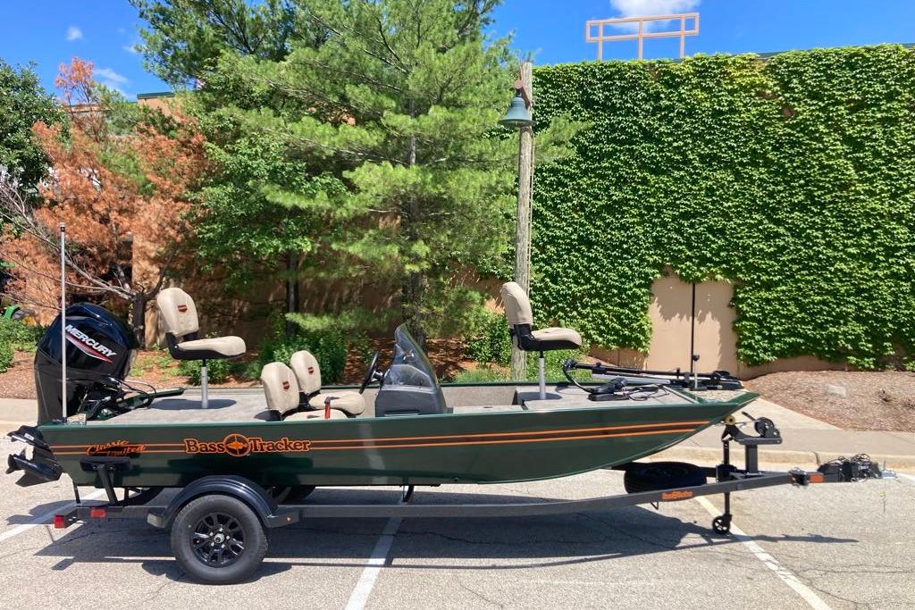 2026 Tracker Bass Tracker Classic Limited