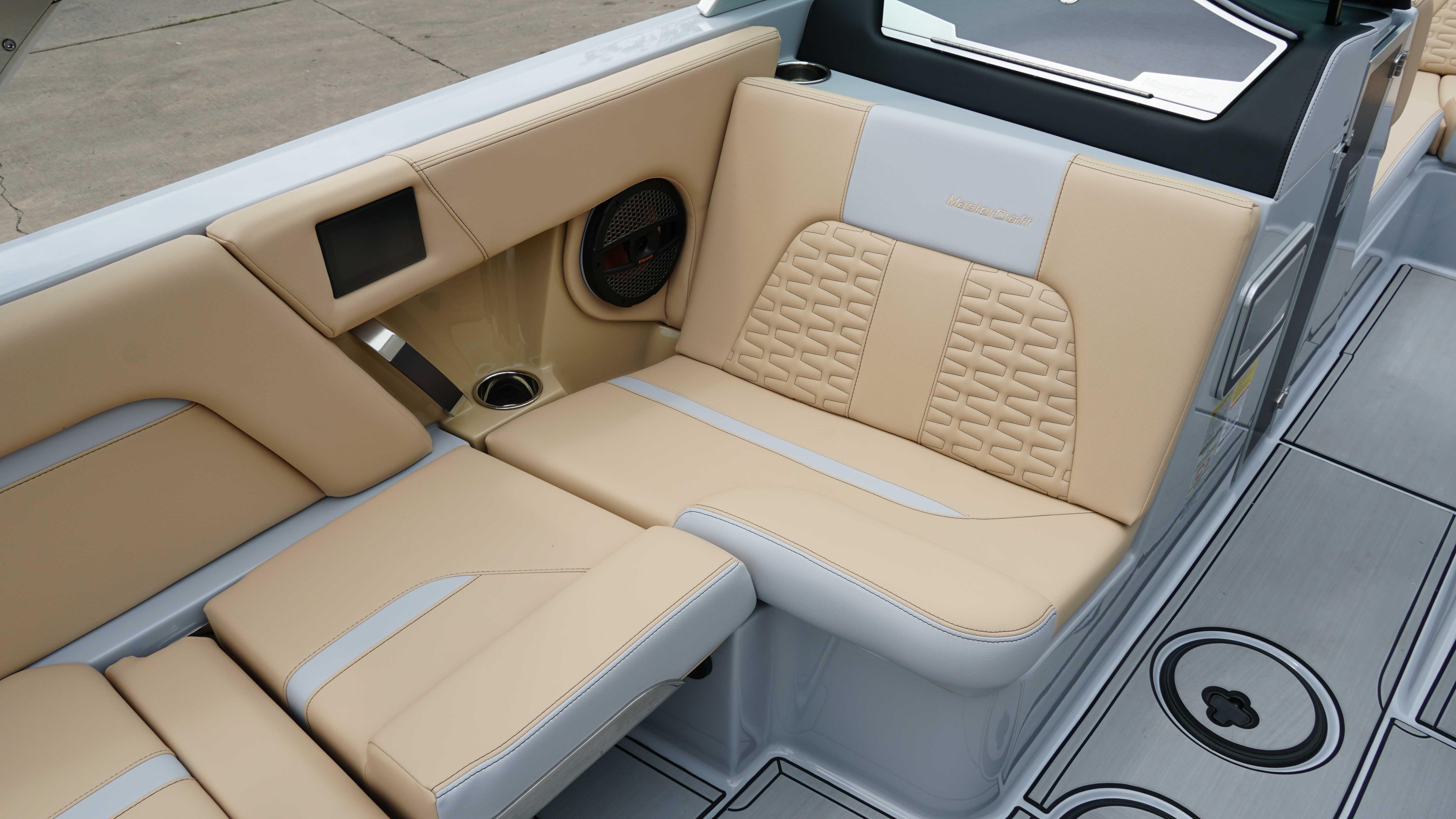 2025 MasterCraft X24 - 17