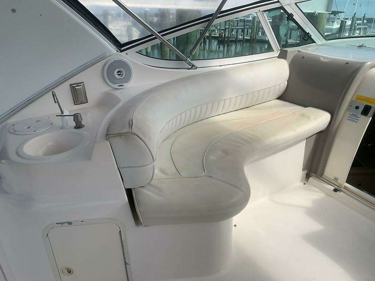 2003 Cruisers Yachts 3372 Express - Image 16