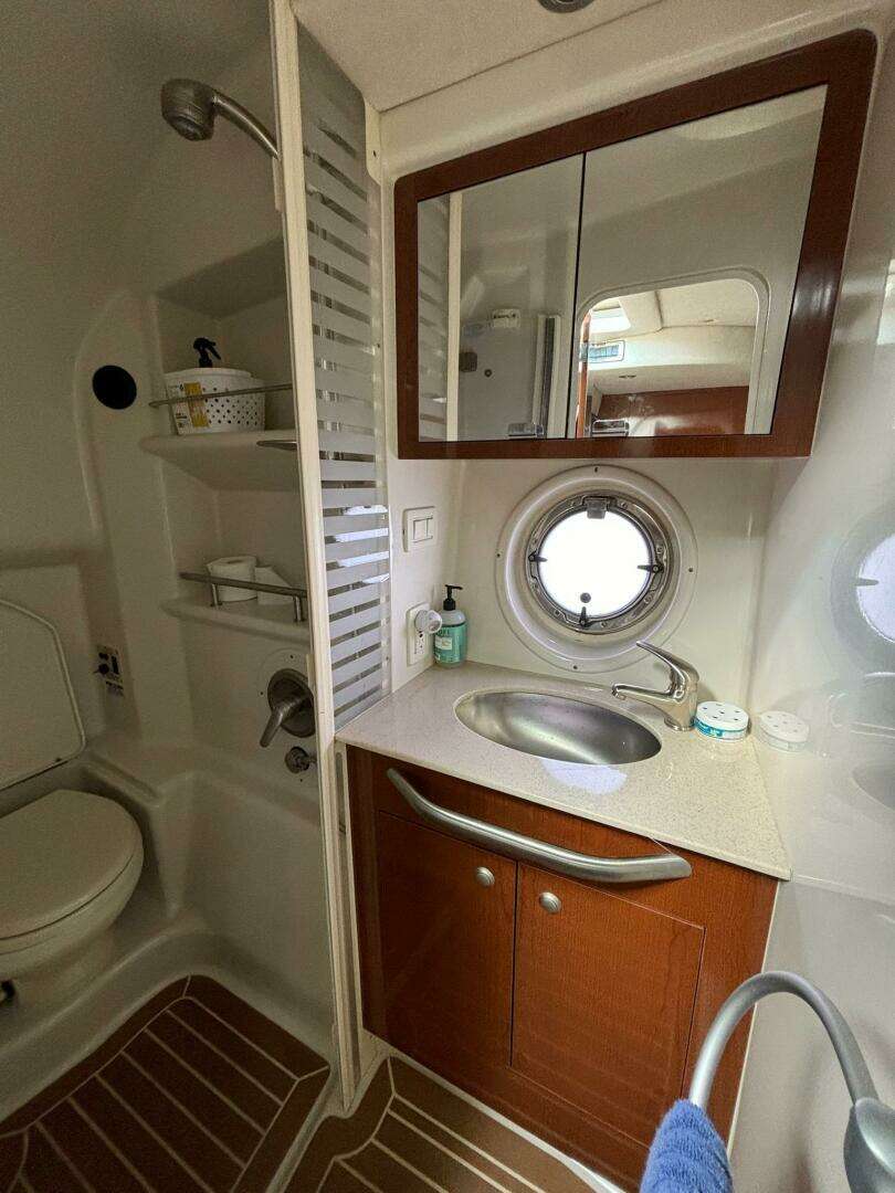2009 Sea Ray SUNDANCER 350 - Image 41