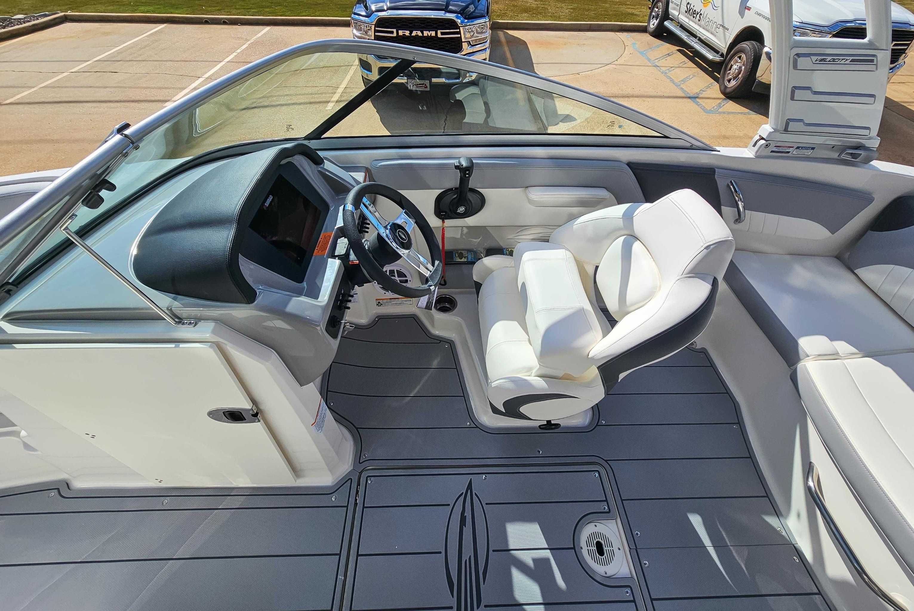 2025 Chaparral 21 SSi OB - 12