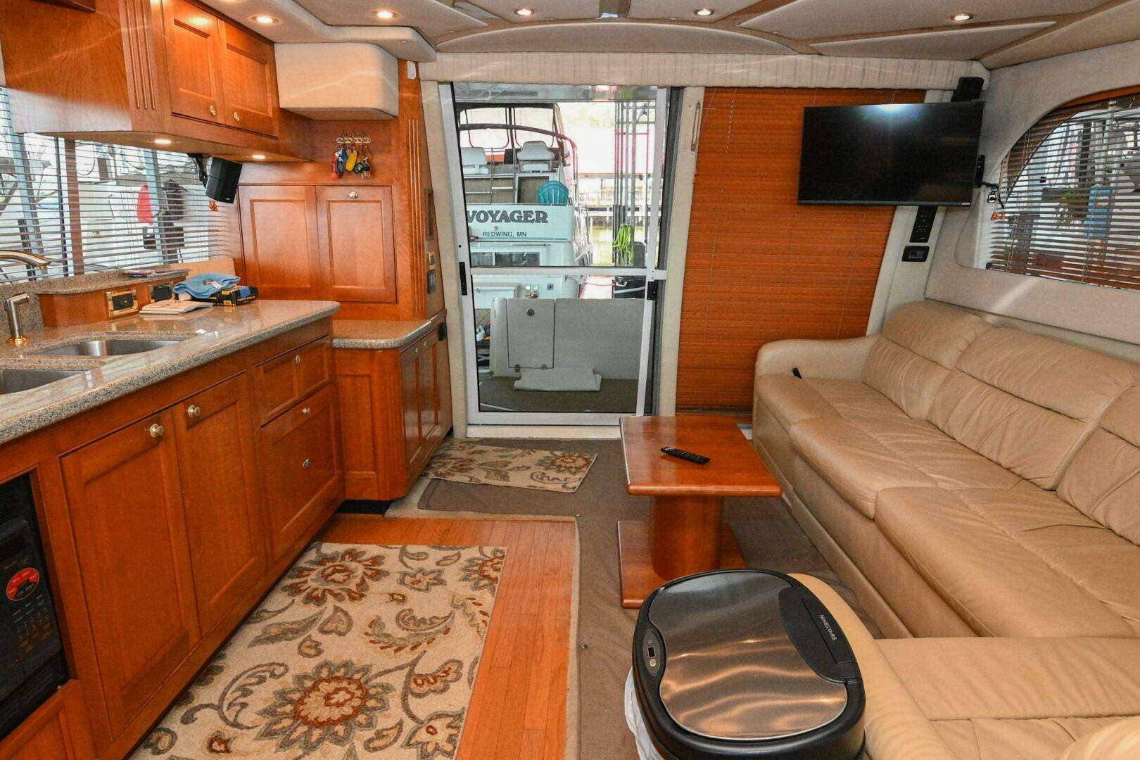 2002 Cruisers Yachts 5000 Sedan Sport - Image 23