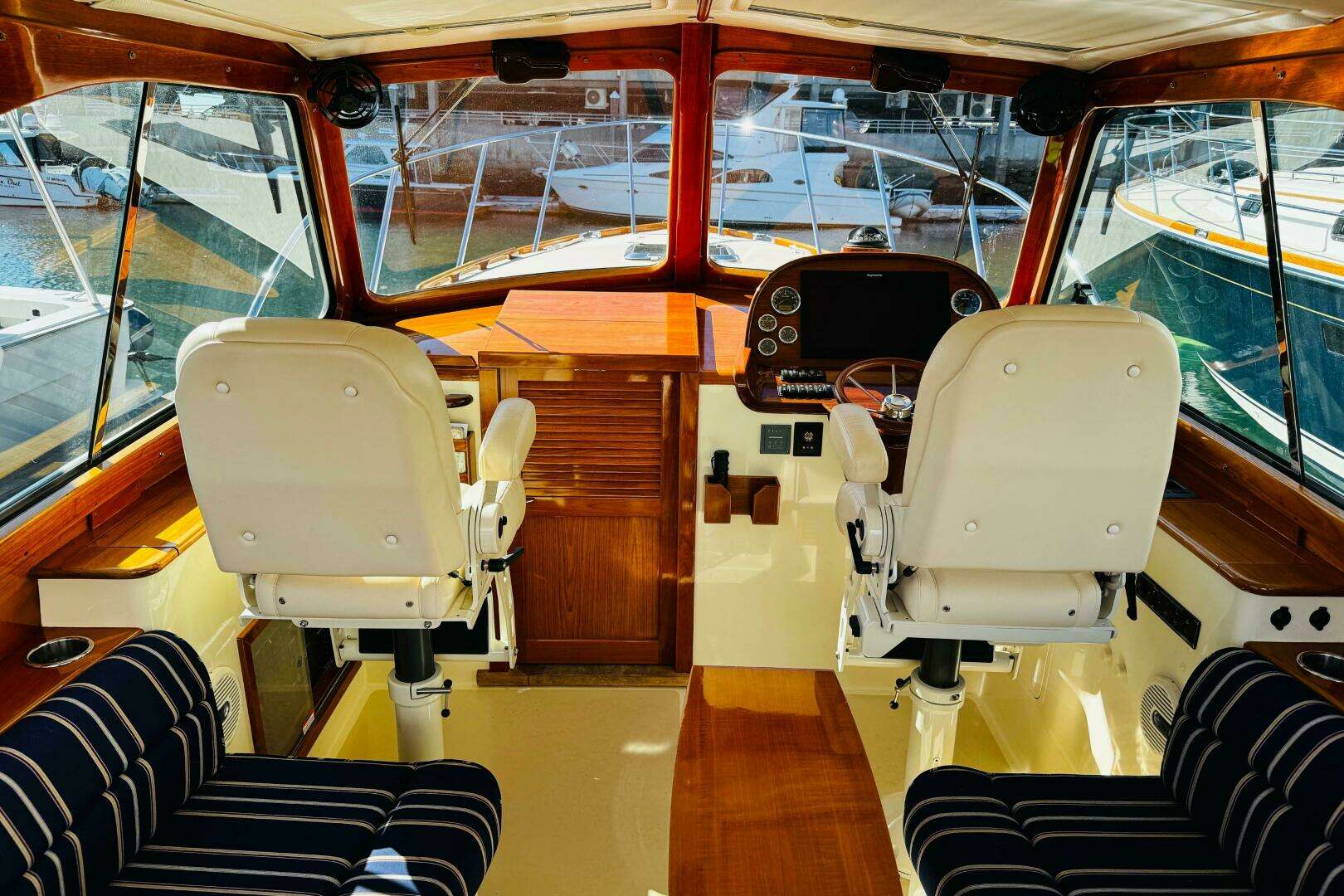 2012 Hinckley Picnic Boat MKIII - Image 27