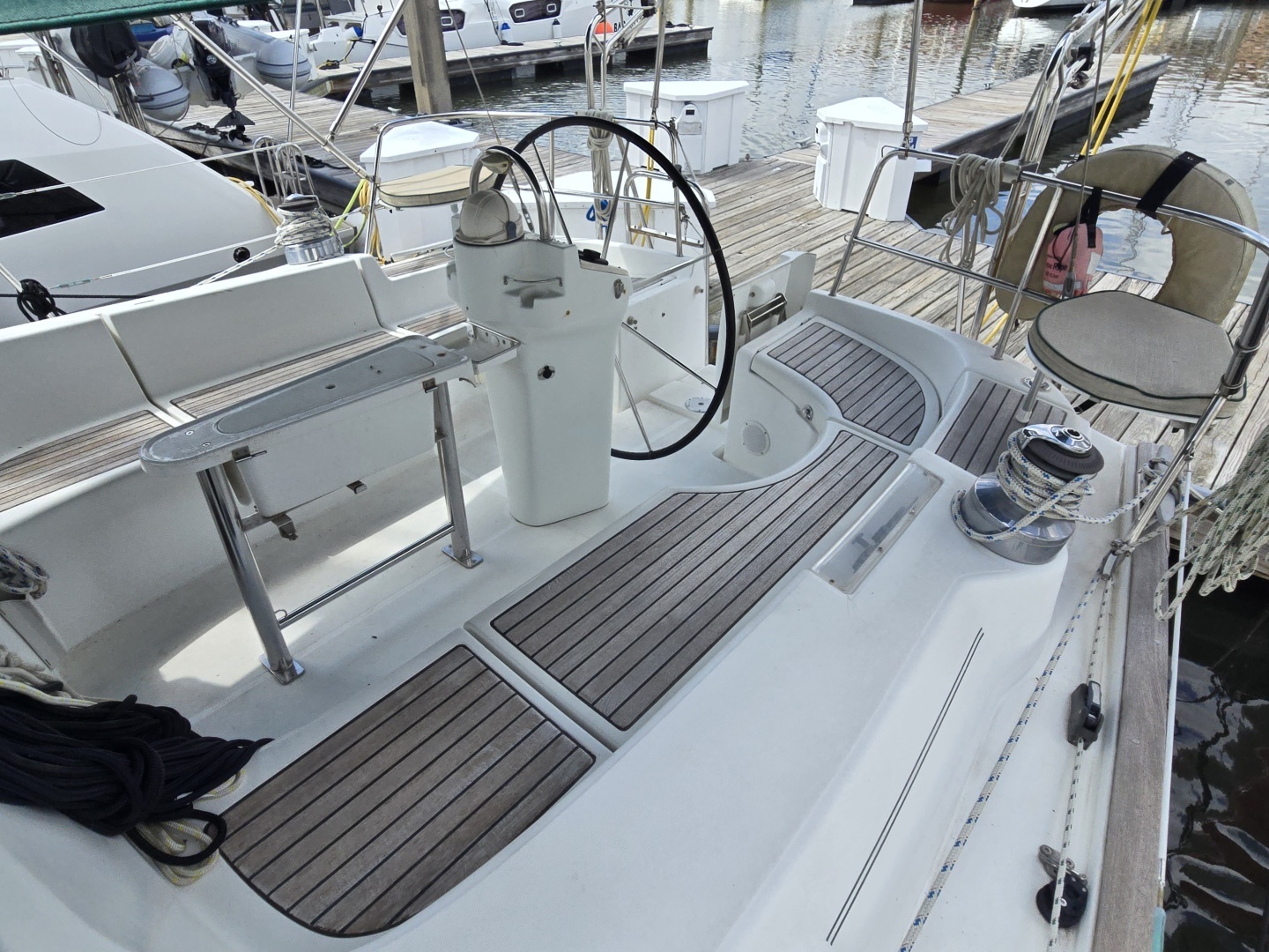 2004 Beneteau 423 - Image 23
