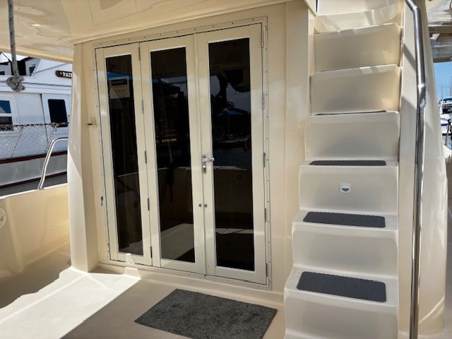2005 Mainship 400 Trawler - 32