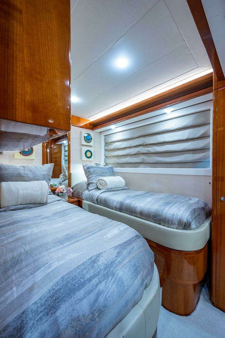 2006 Ferretti Yachts 830 - Image 126