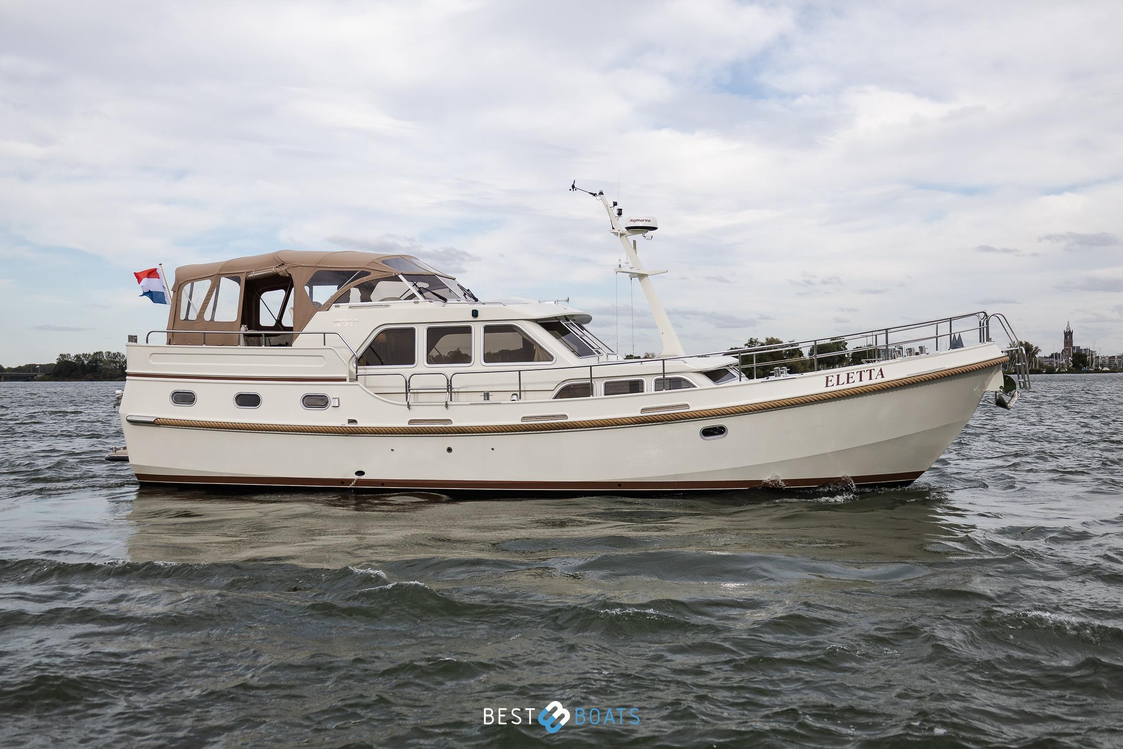 Linssen Grand Sturdy 470 AC Mark II Twin yacht, 2010 model, cruising on open water.