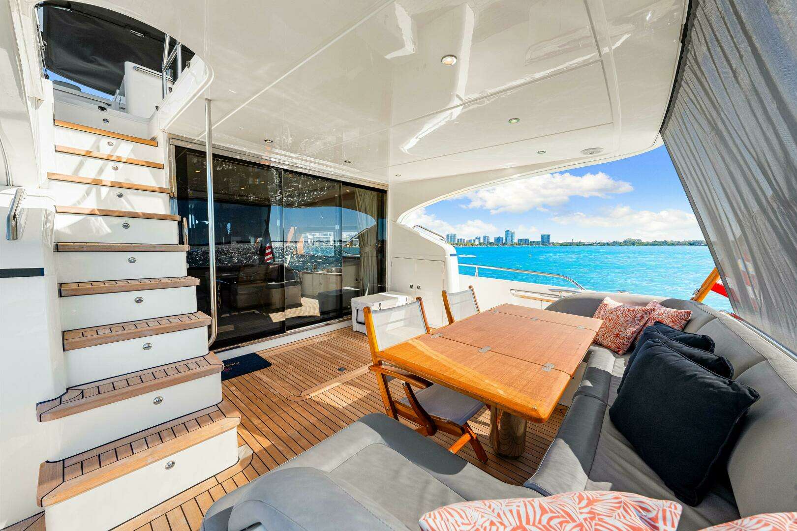 2014 Princess Y72 - Image 82