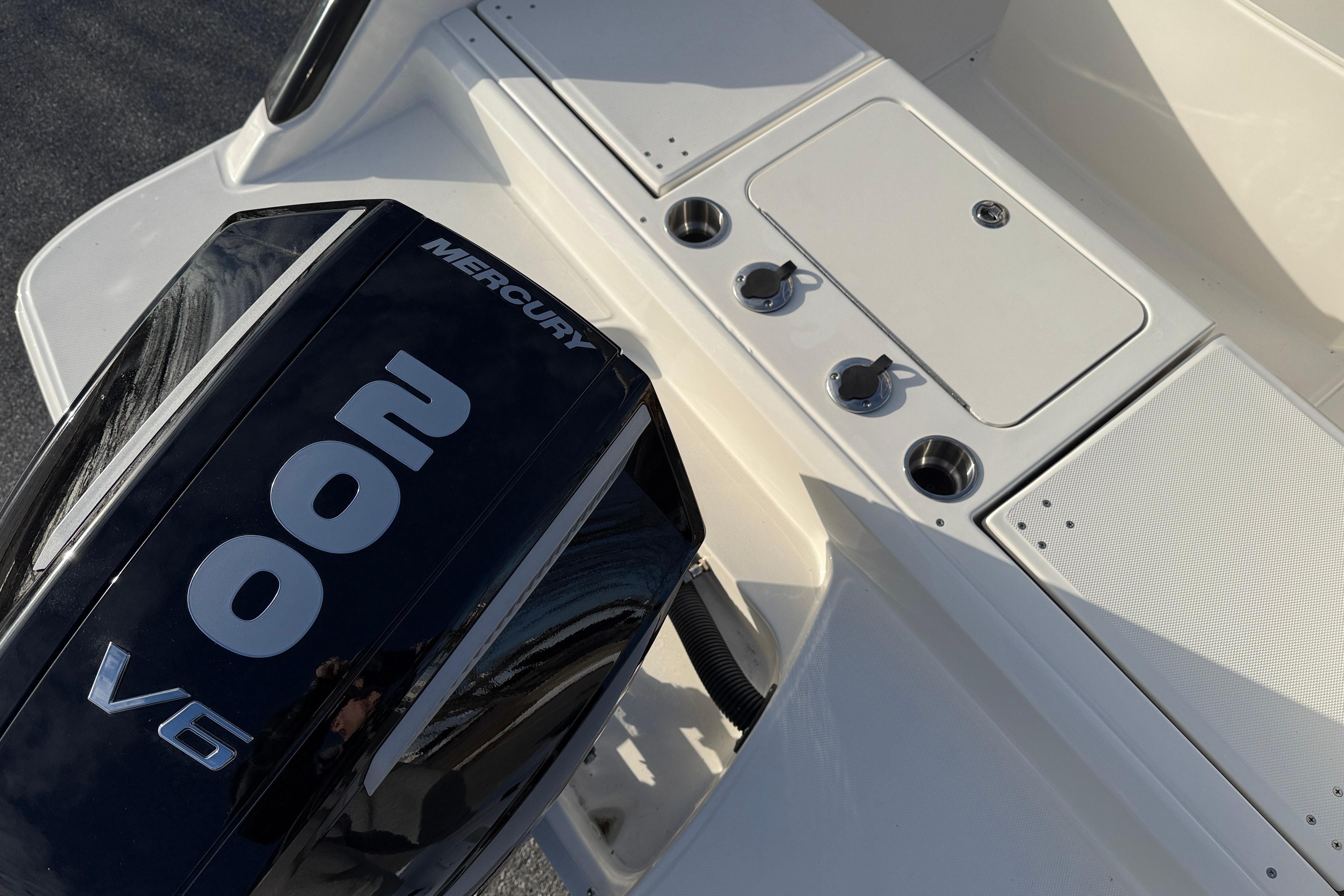 Bayliner Trophy T22CC 2026 with Mercury 200 V6 engine.