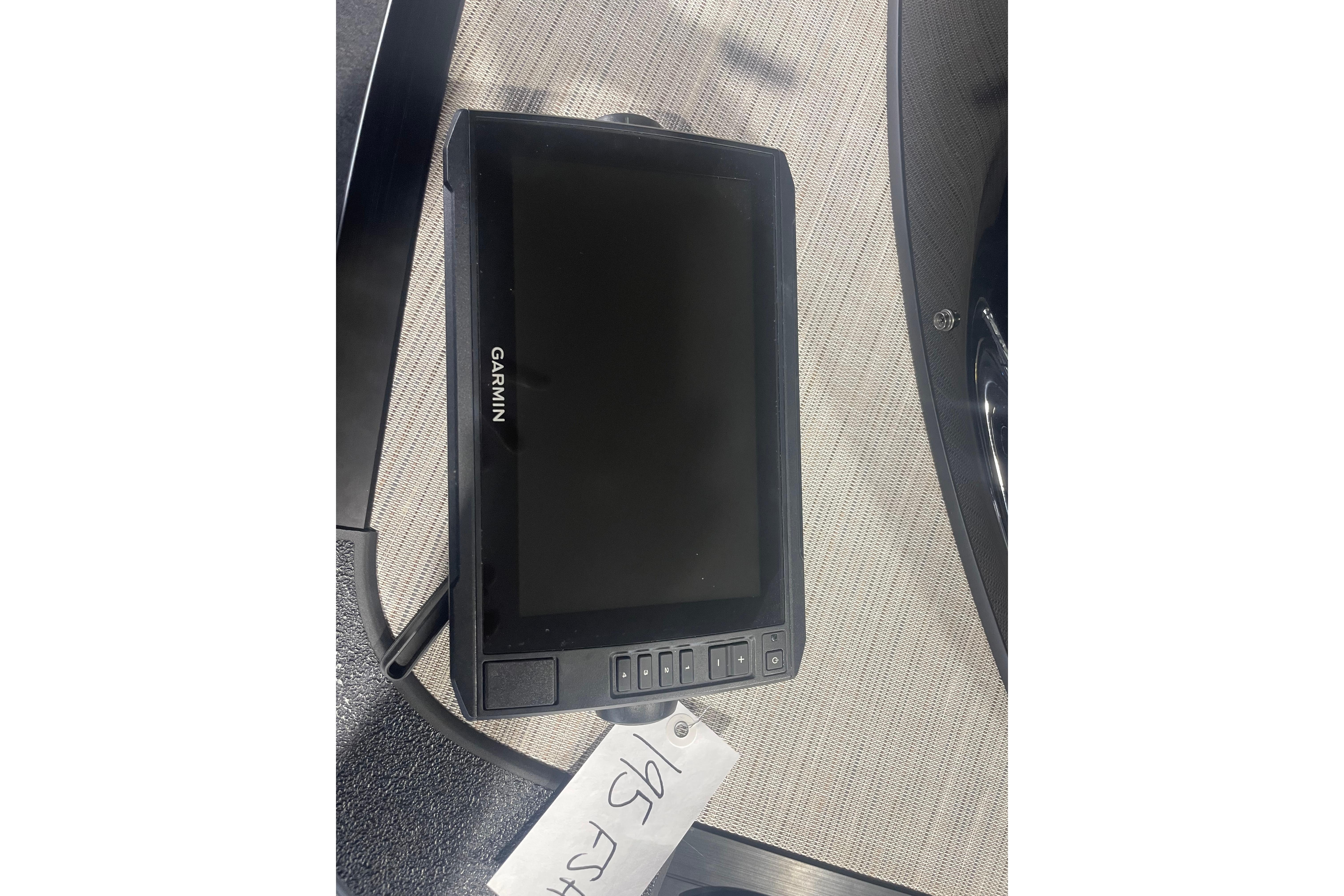 Garmin display on 2021 Yamaha Boats 195 FSH Sport dashboard.