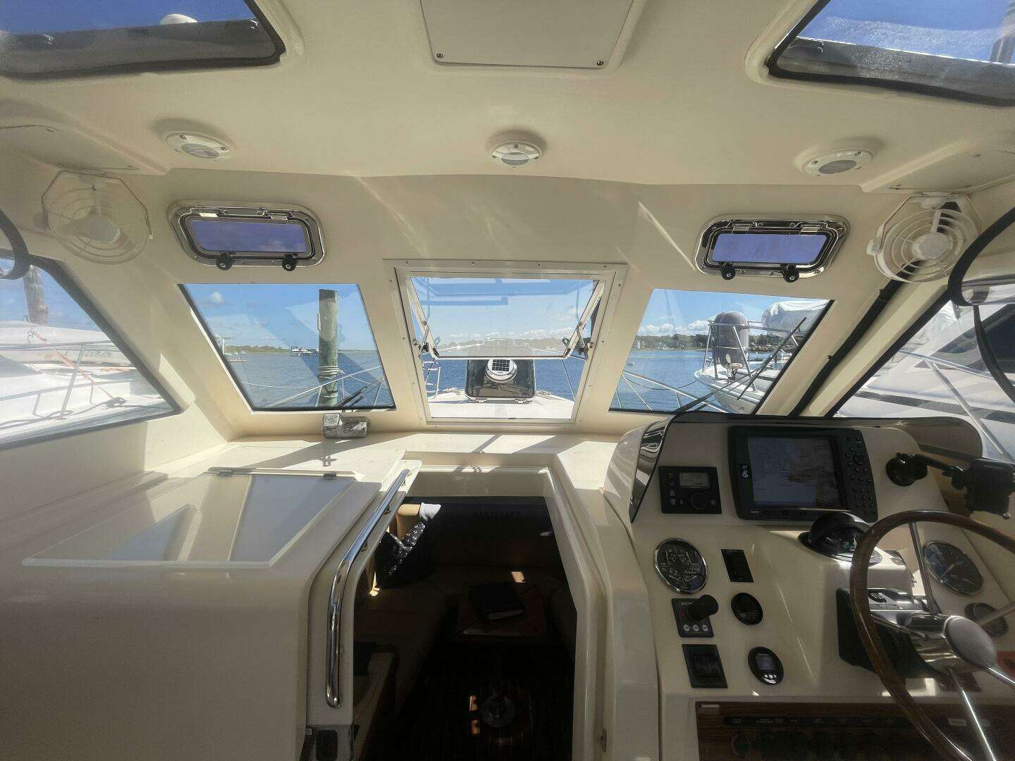 2005 Mainship 30 Pilot II - Image 15