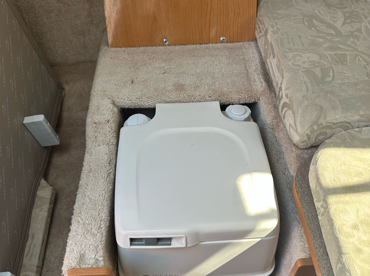 2001 Regal 2550 LSC - 11
