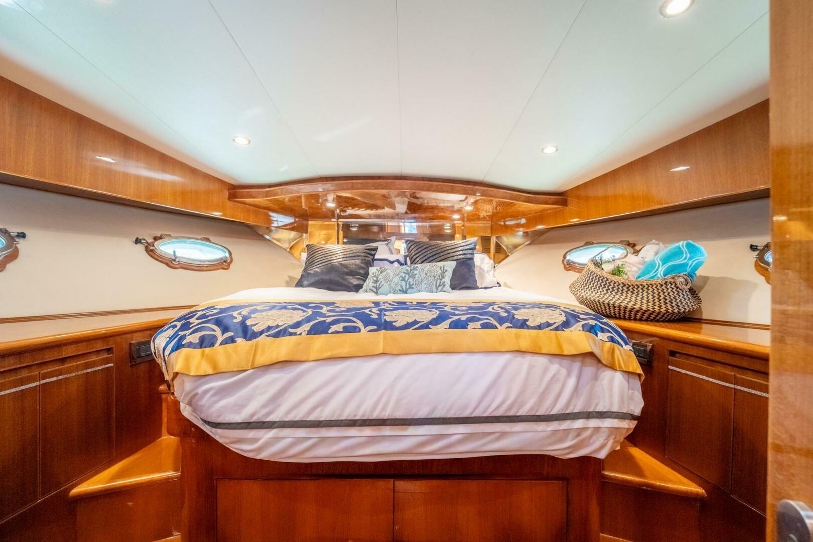 2007 Ocean Alexander 52 Sedan - Image 23