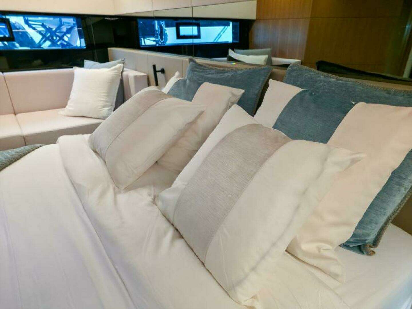 2026 De Antonio Yachts D60 - Image 41