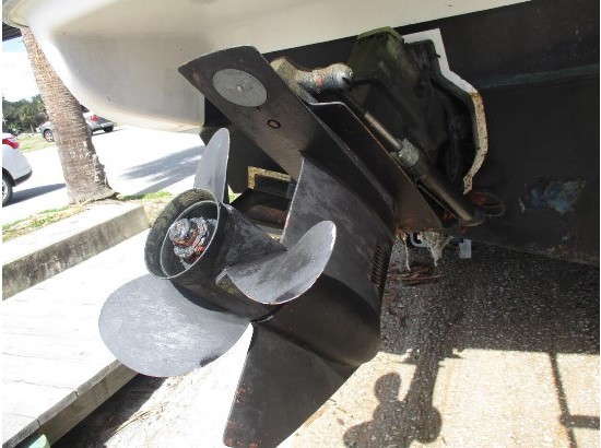 Close-up of the propeller on a 2000 Bayliner 3055 Ciera Sunbridge boat.