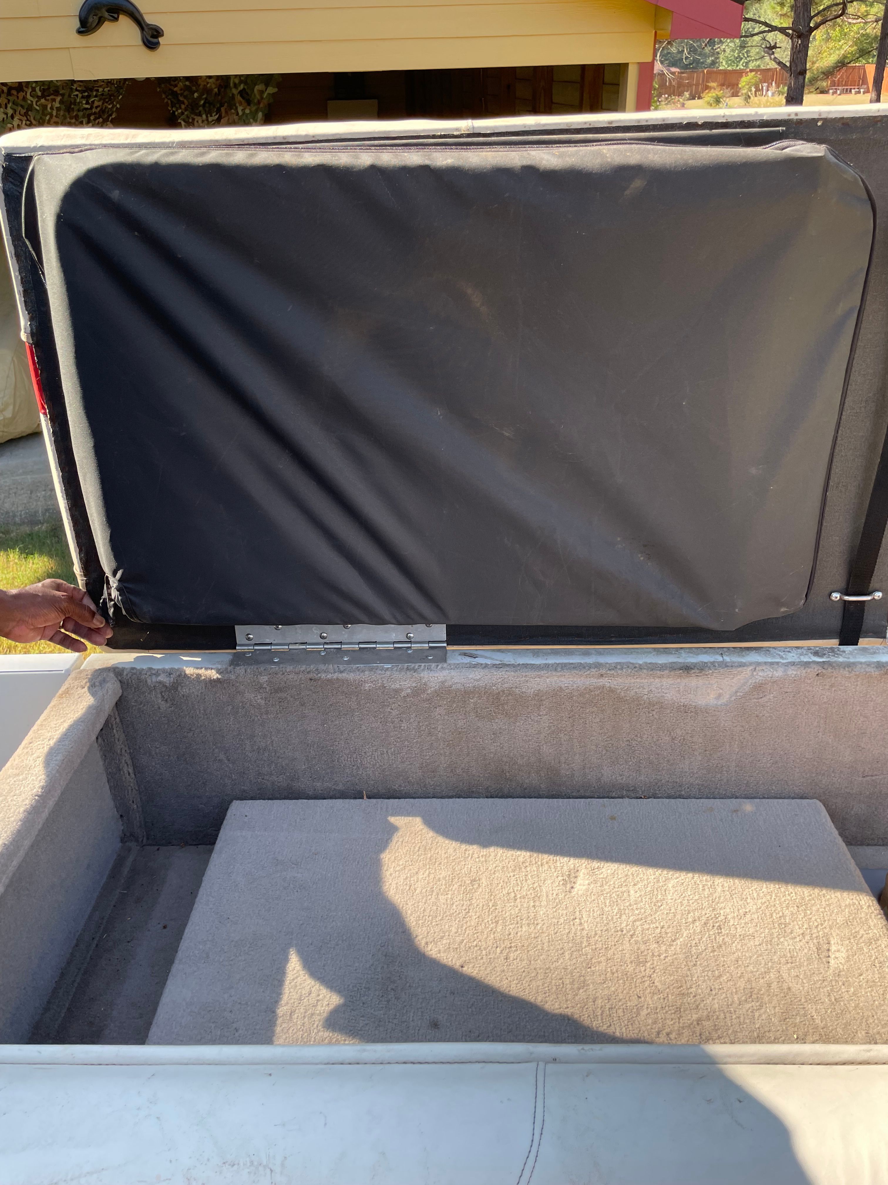 2005 Sun Tracker Party Deck 21 I/O storage compartment view.