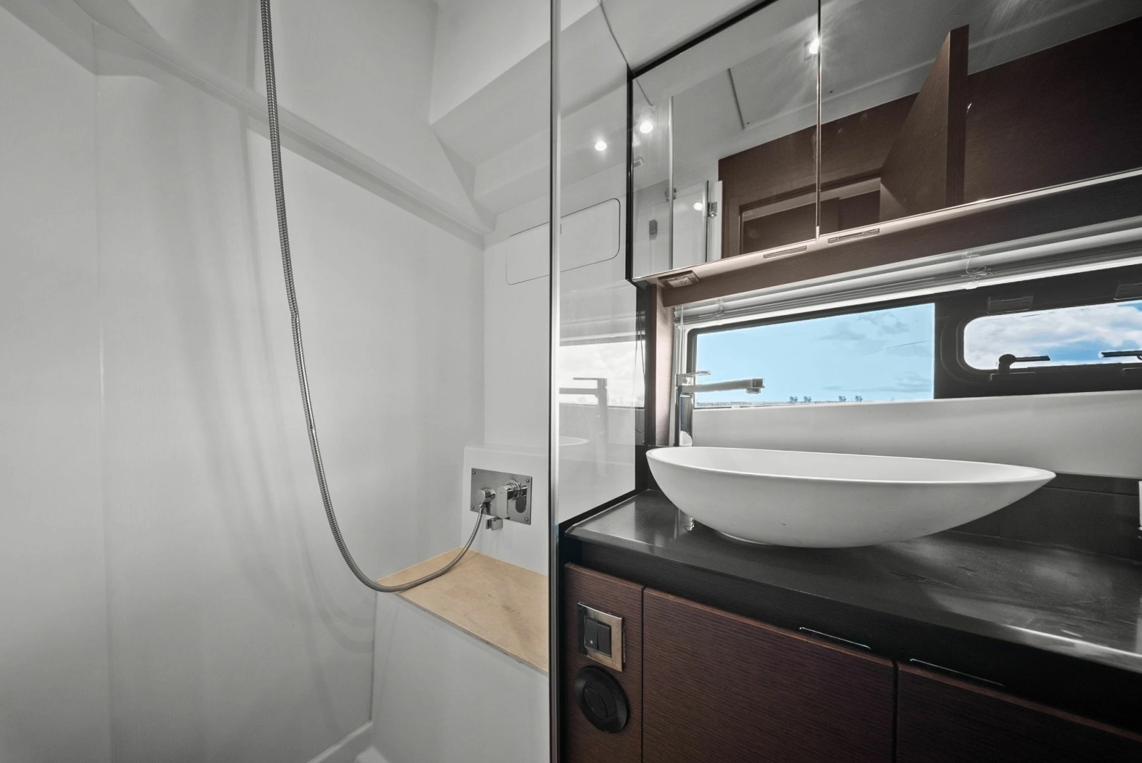 2020 Prestige 460 Flybridge - Image 53
