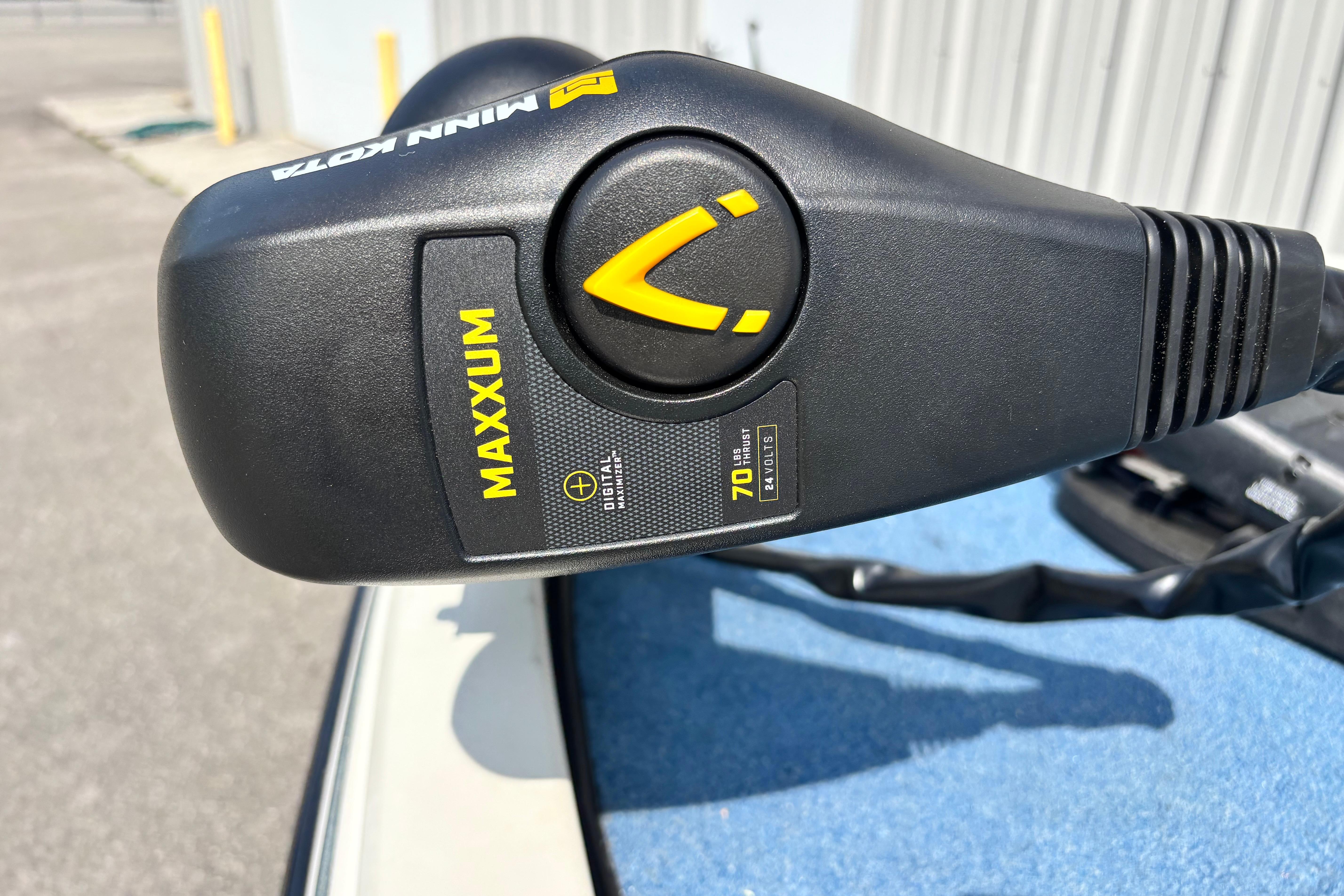 Minn Kota Maxxum trolling motor on a 1991 Ranger 461VS boat, close-up view.