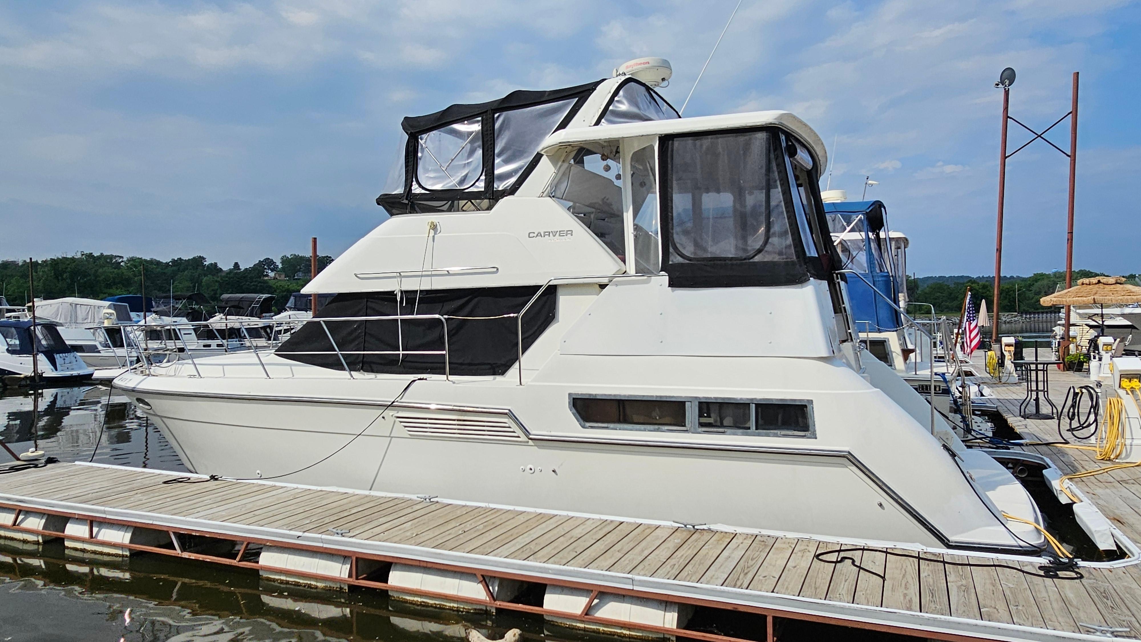 1995 Carver 355 Aft Cabin Motor Yacht