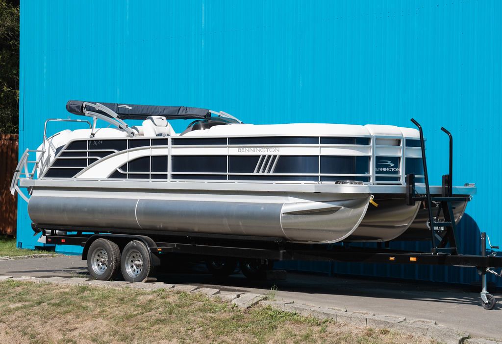 2023 Bennington 24 LX FASTBACK