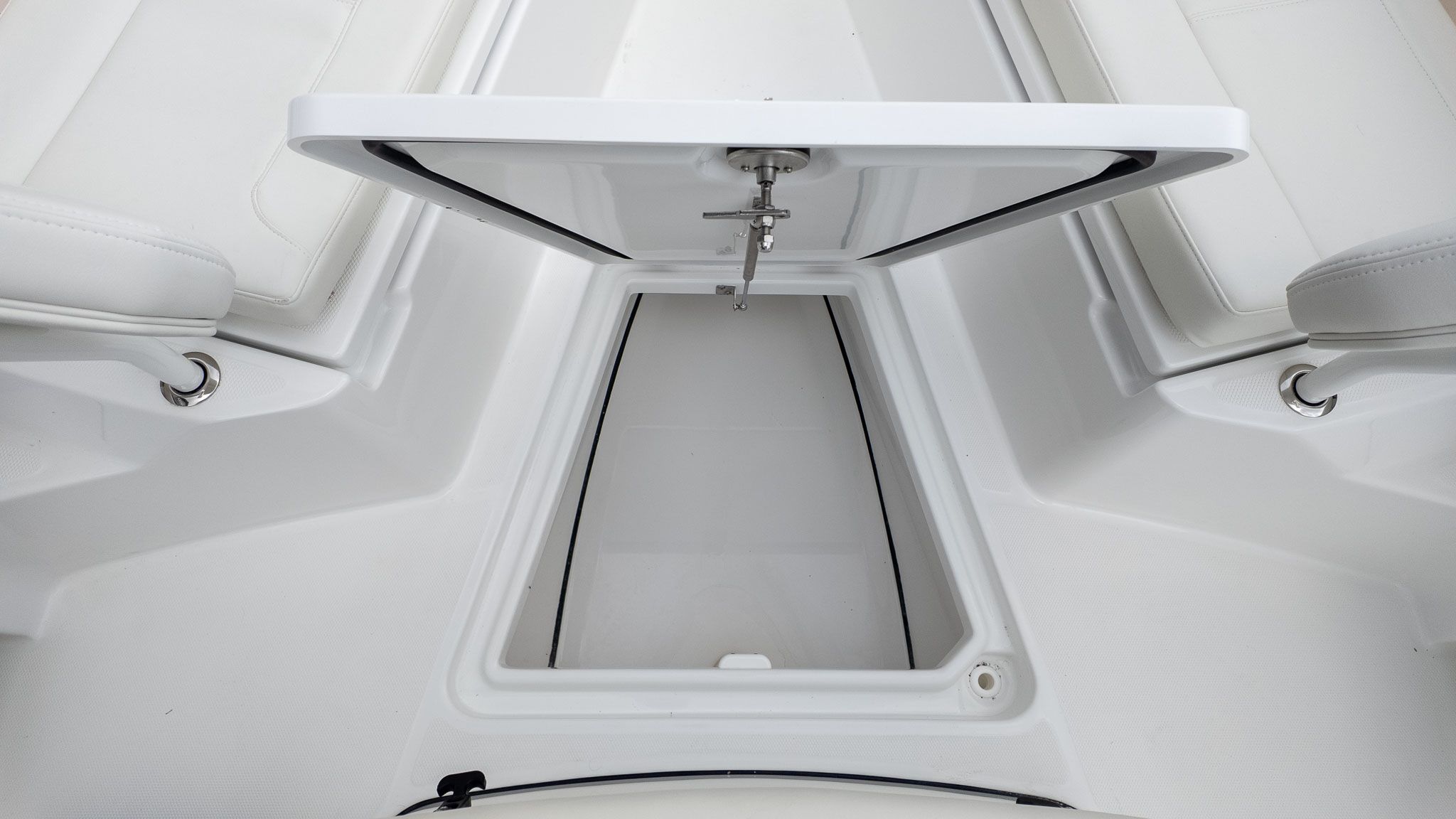 2026 Everglades 253 Center Console - 15