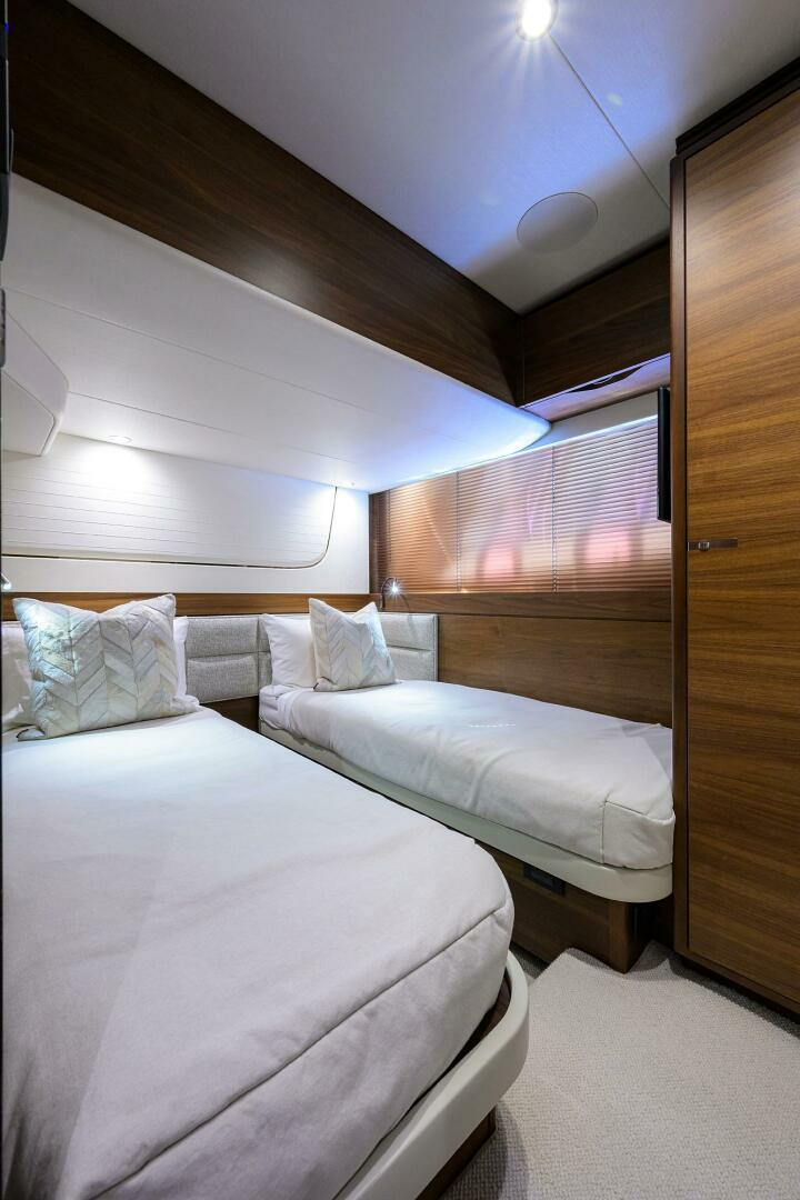 2021 Princess F70 - Image 48